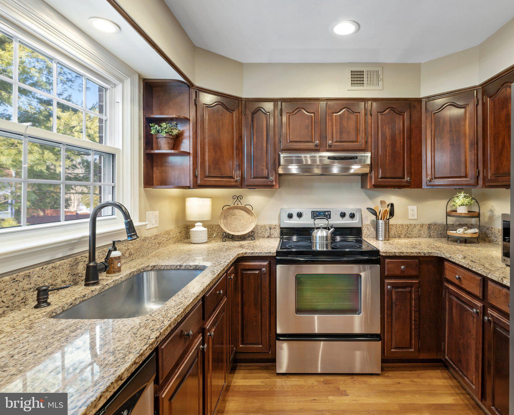 WESTBURY - Residential