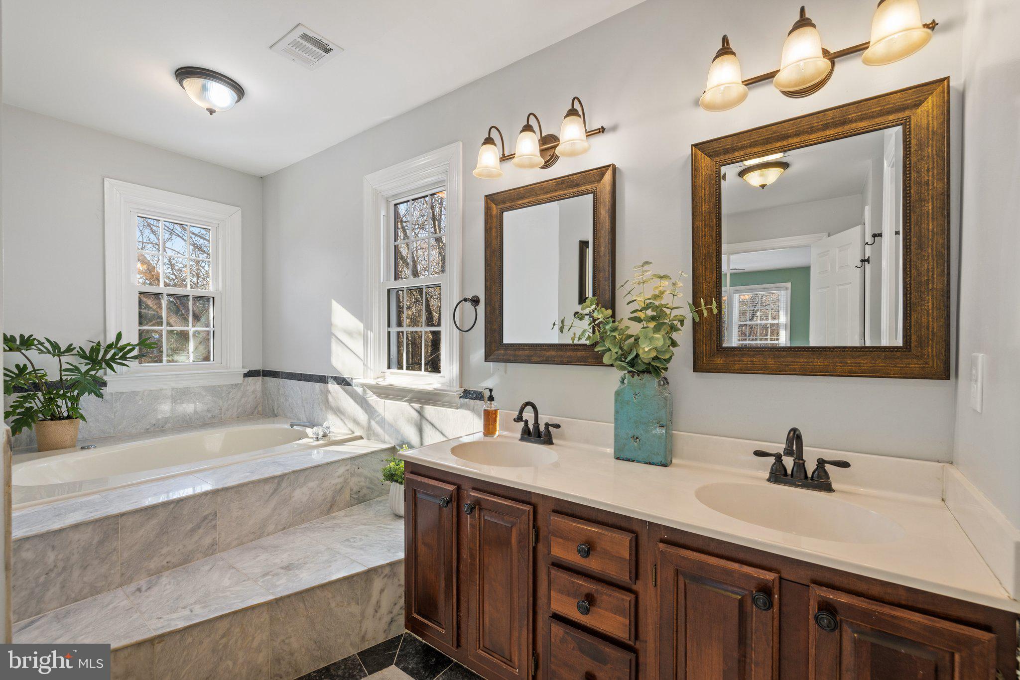 WESTBURY - Residential