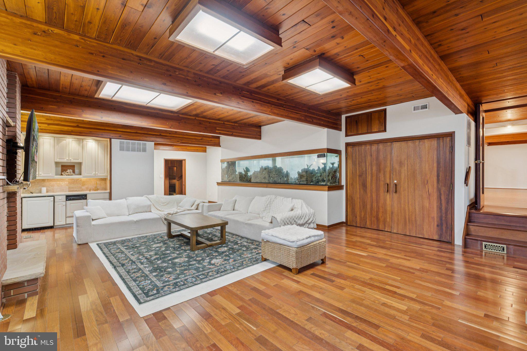 RESTON - Residential