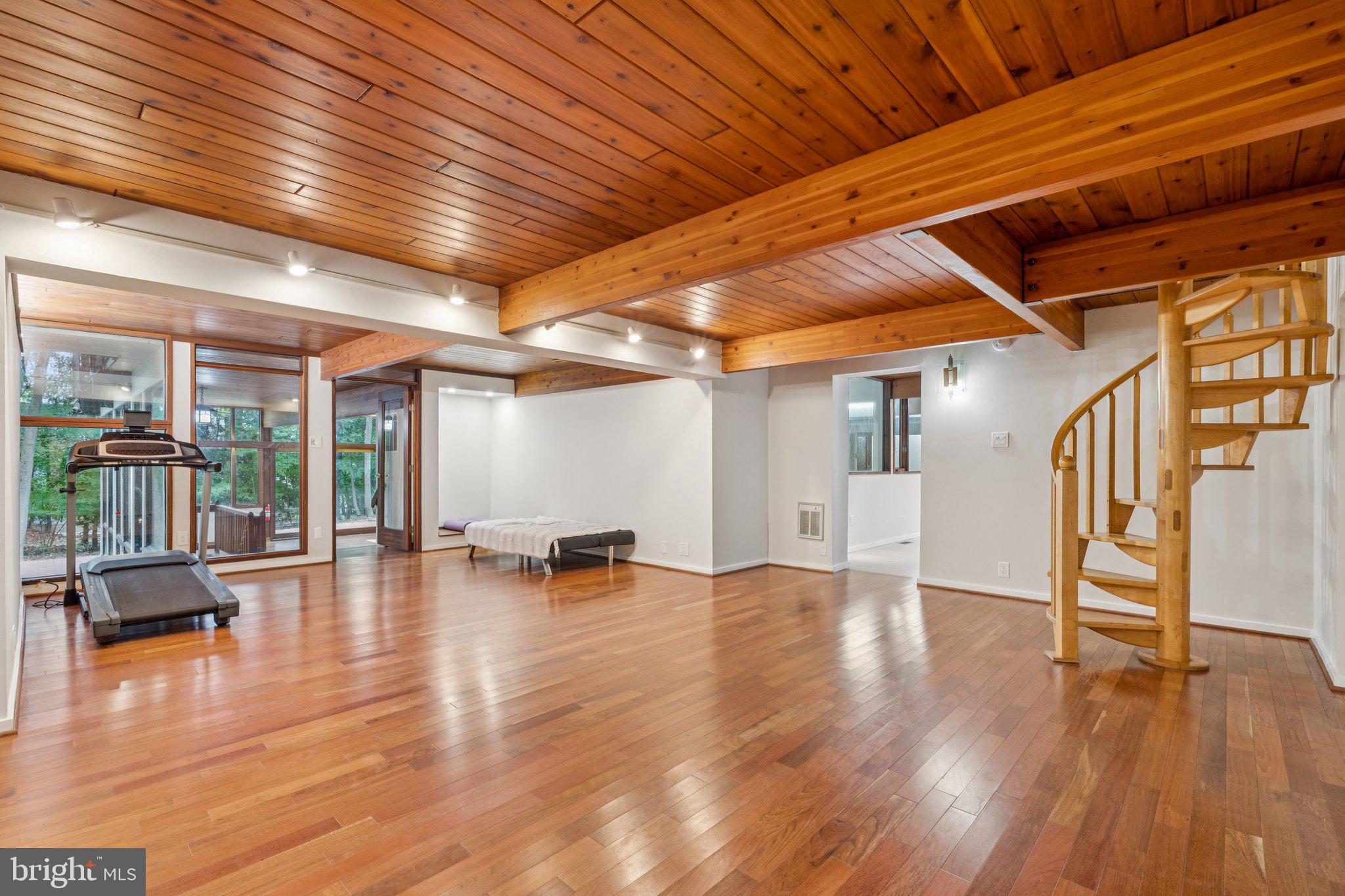 RESTON - Residential