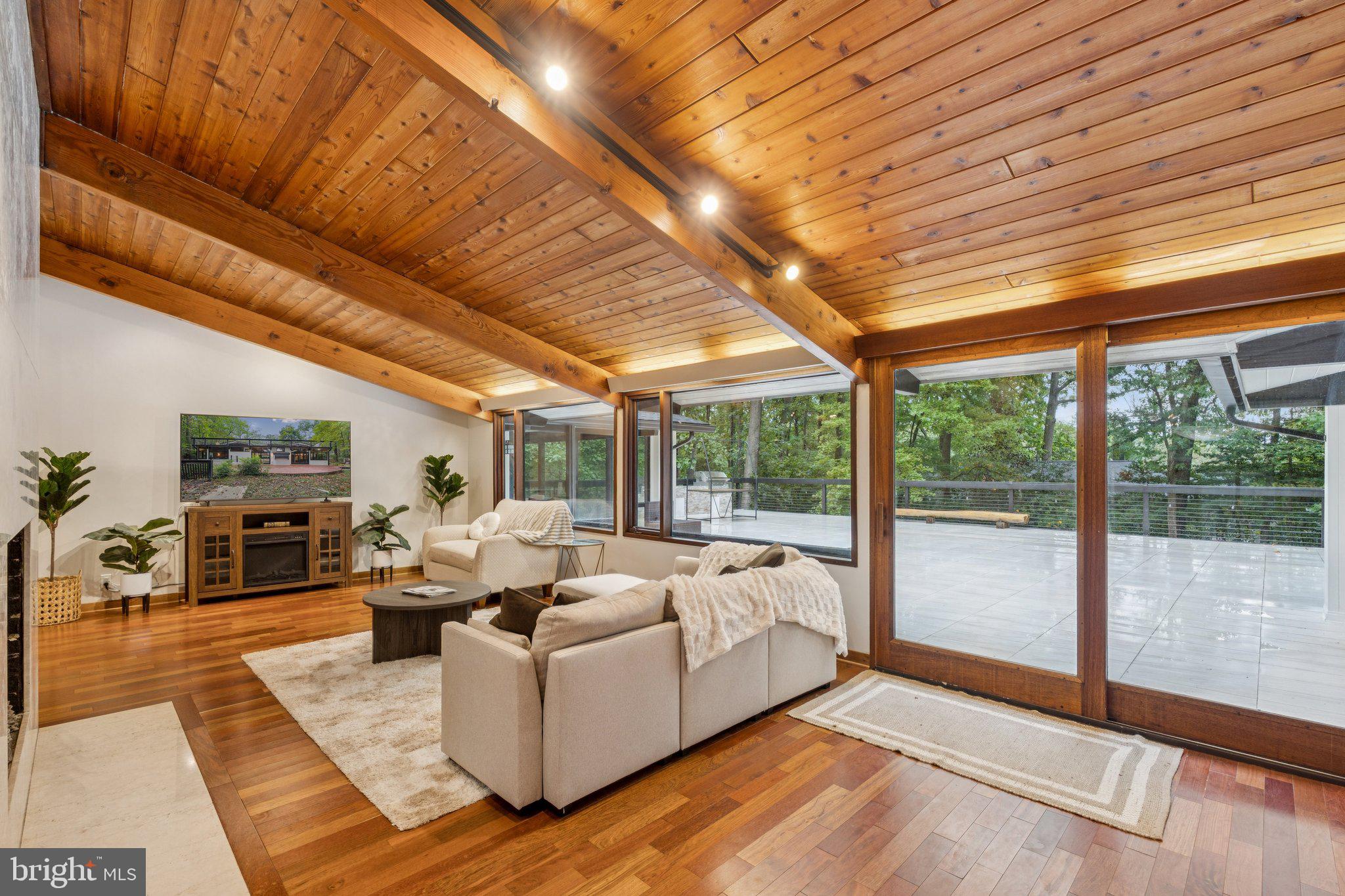 RESTON - Residential