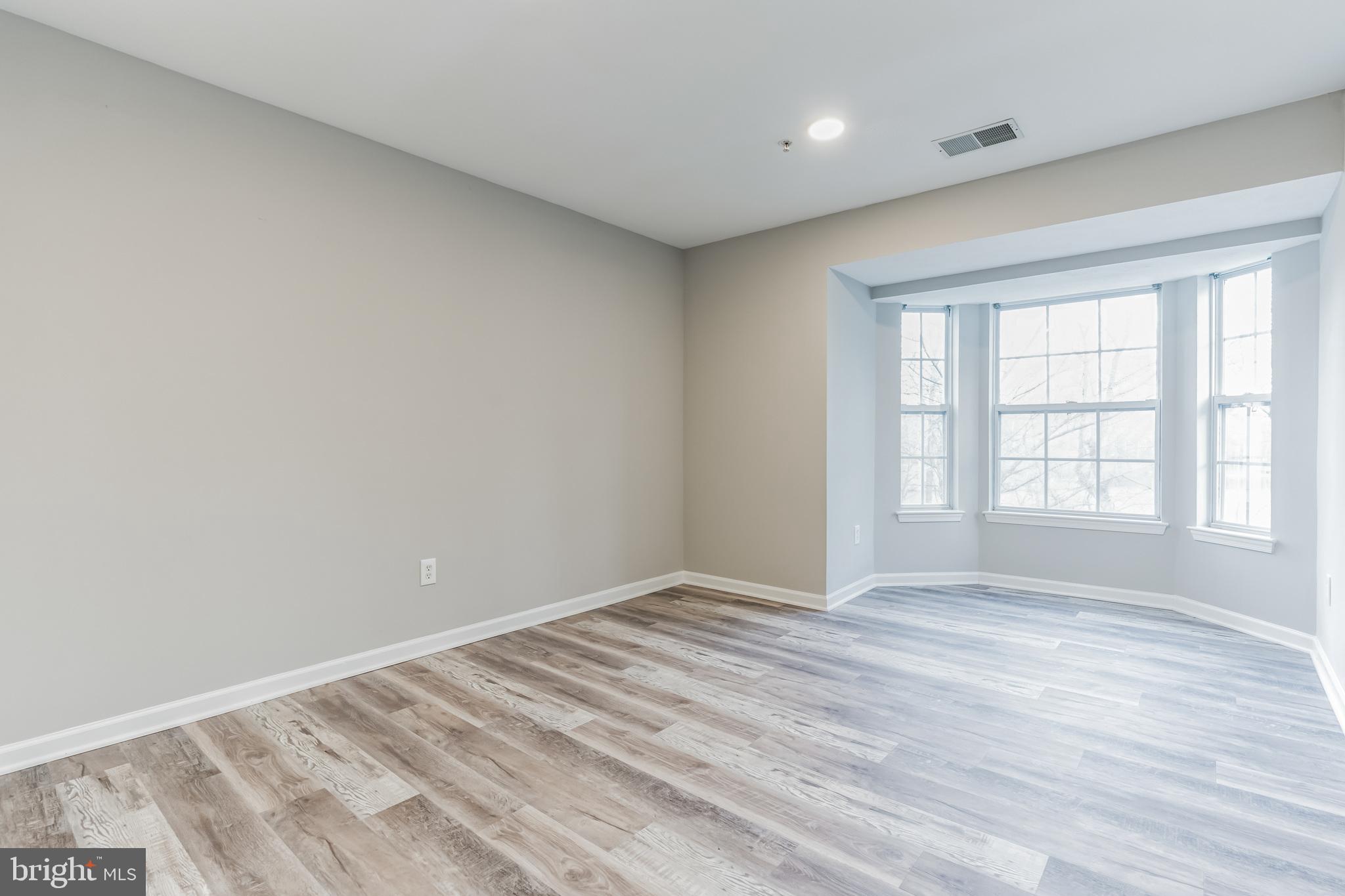 LARGO TOWN CENTER CONDOMINIUMS - Residential