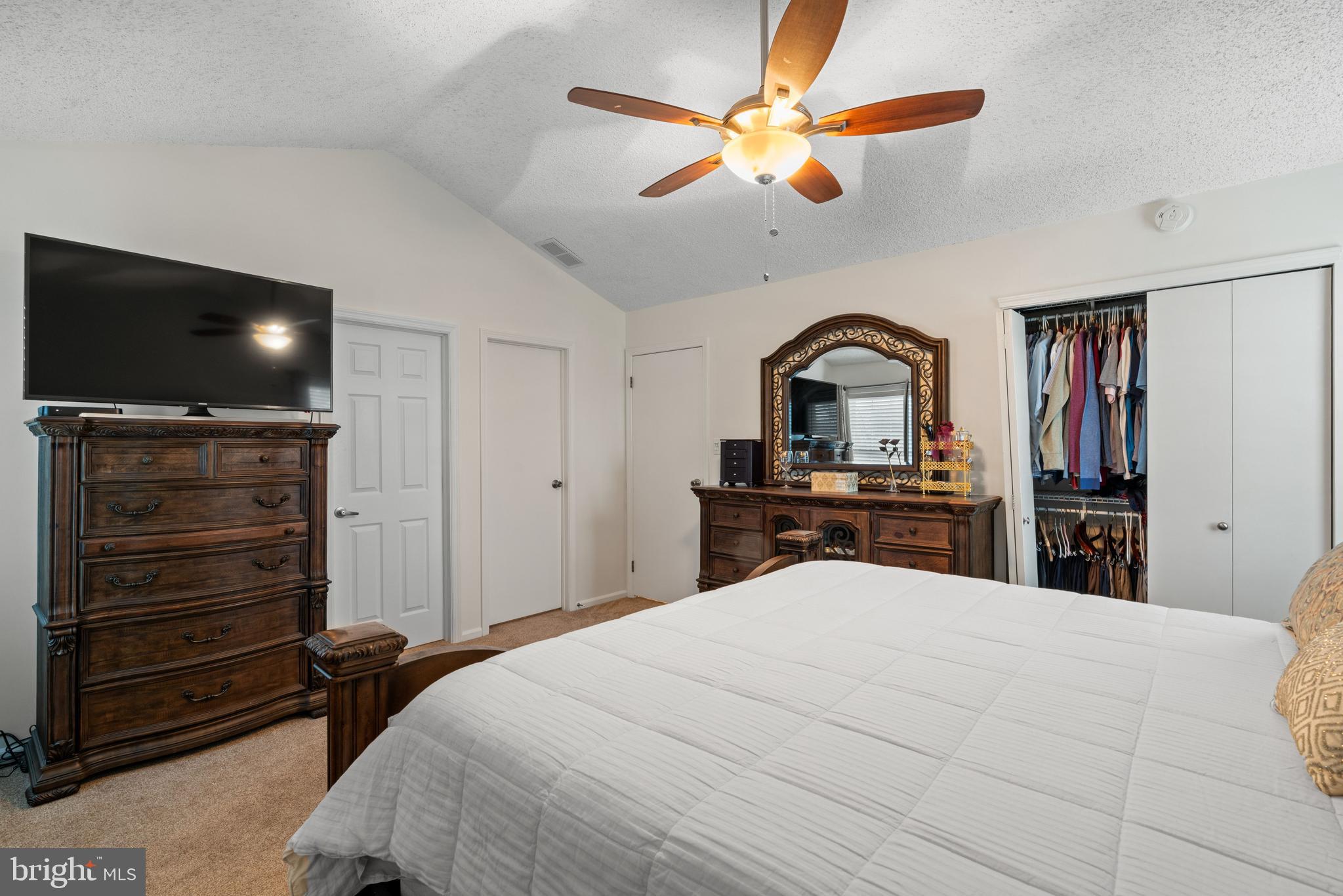 BEAVER RUN KNOLL - Residential