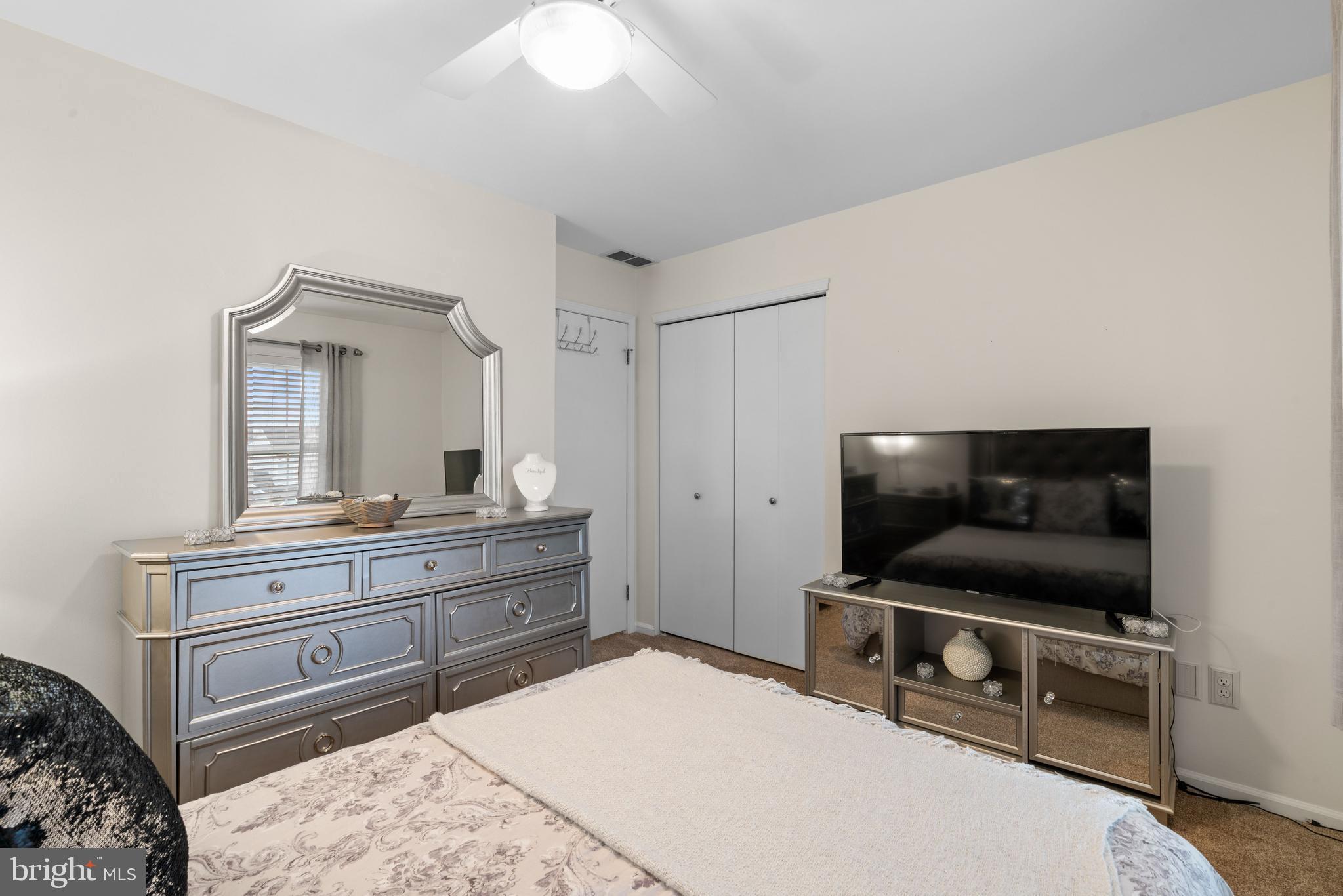 BEAVER RUN KNOLL - Residential