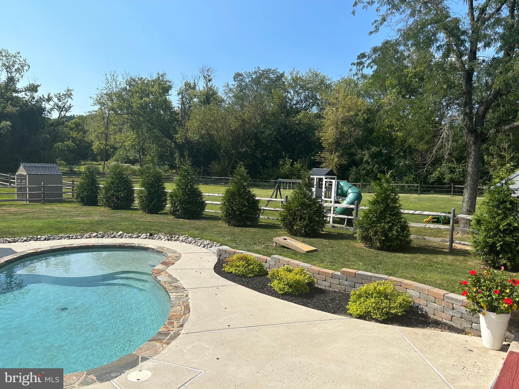 BEAVER RUN KNOLL - Residential