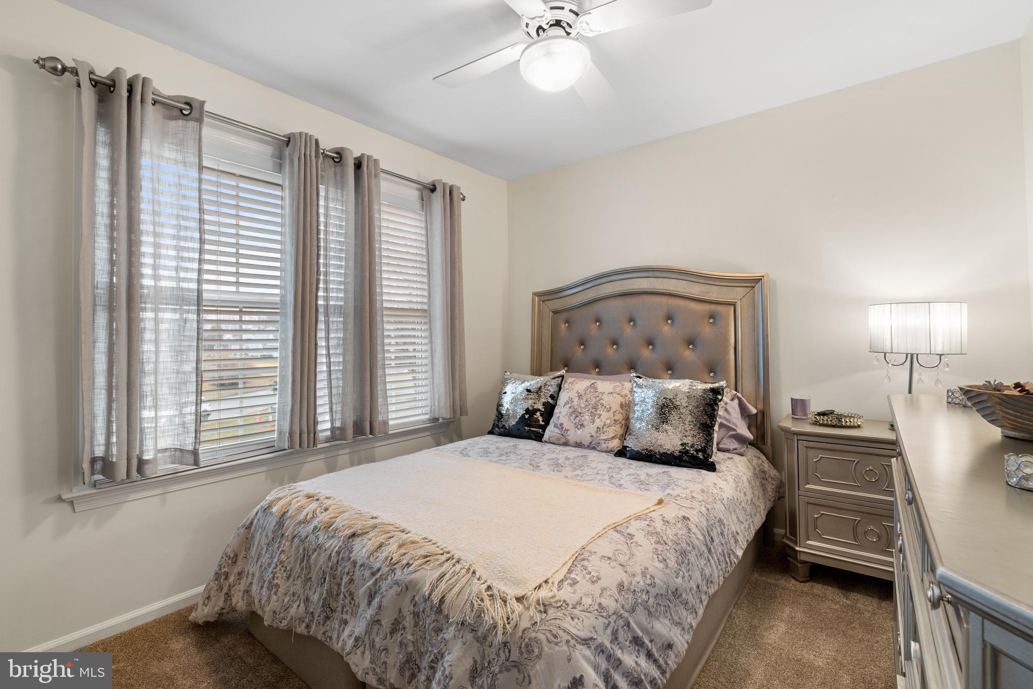 BEAVER RUN KNOLL - Residential