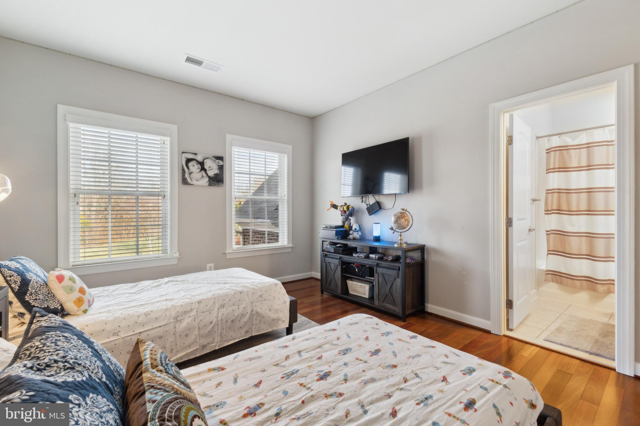 SEVEN HILLS - Residential