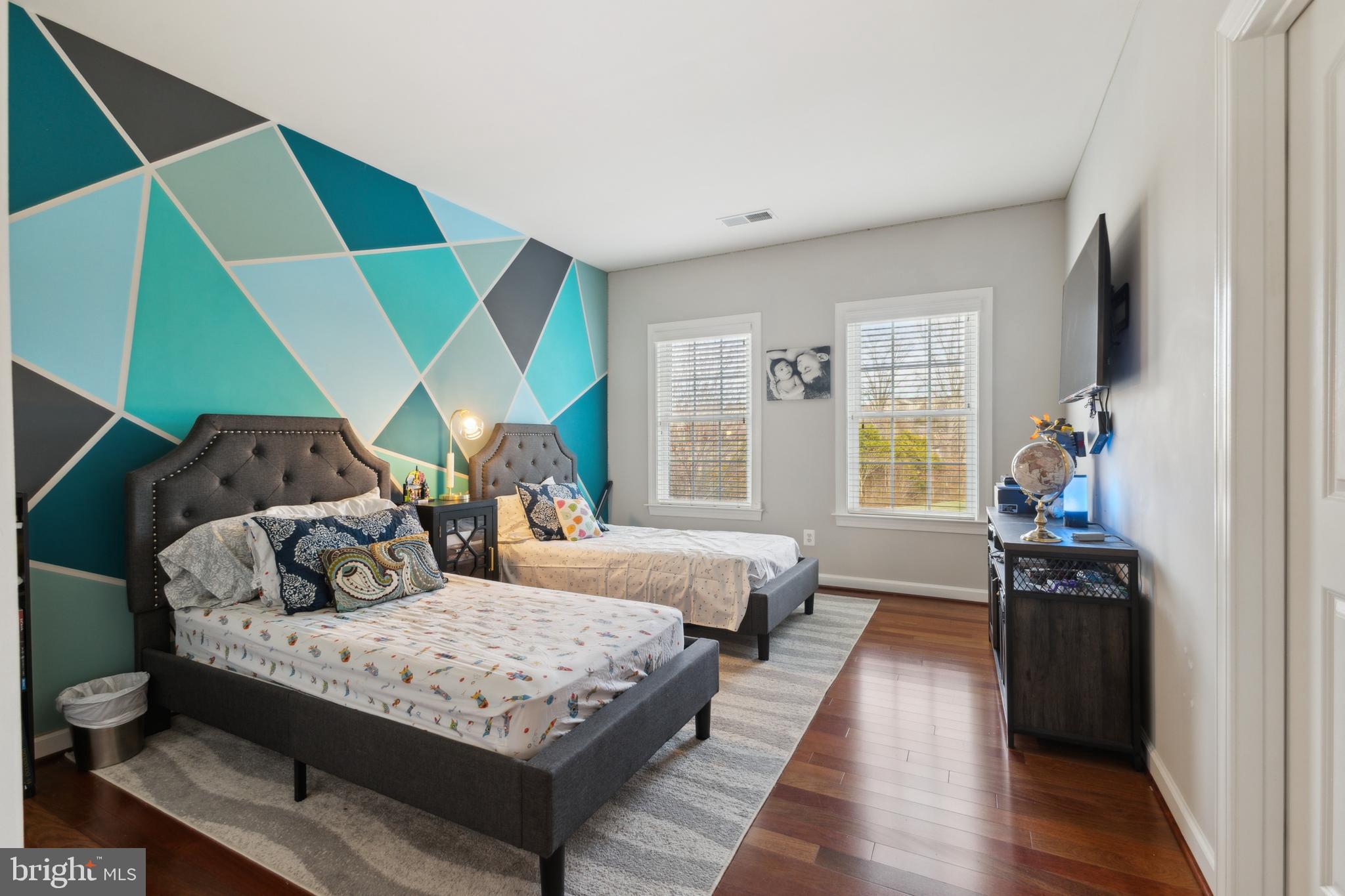 SEVEN HILLS - Residential