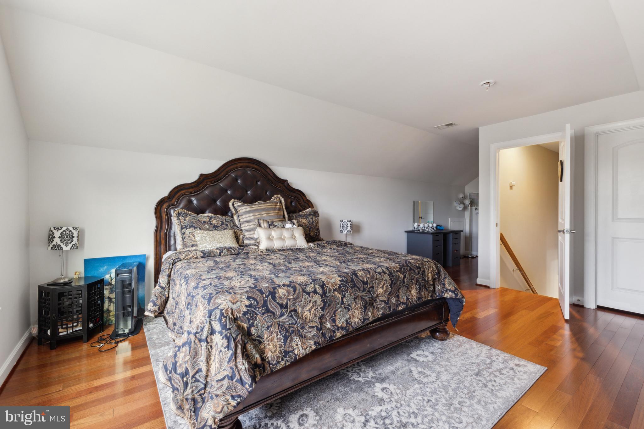 SEVEN HILLS - Residential