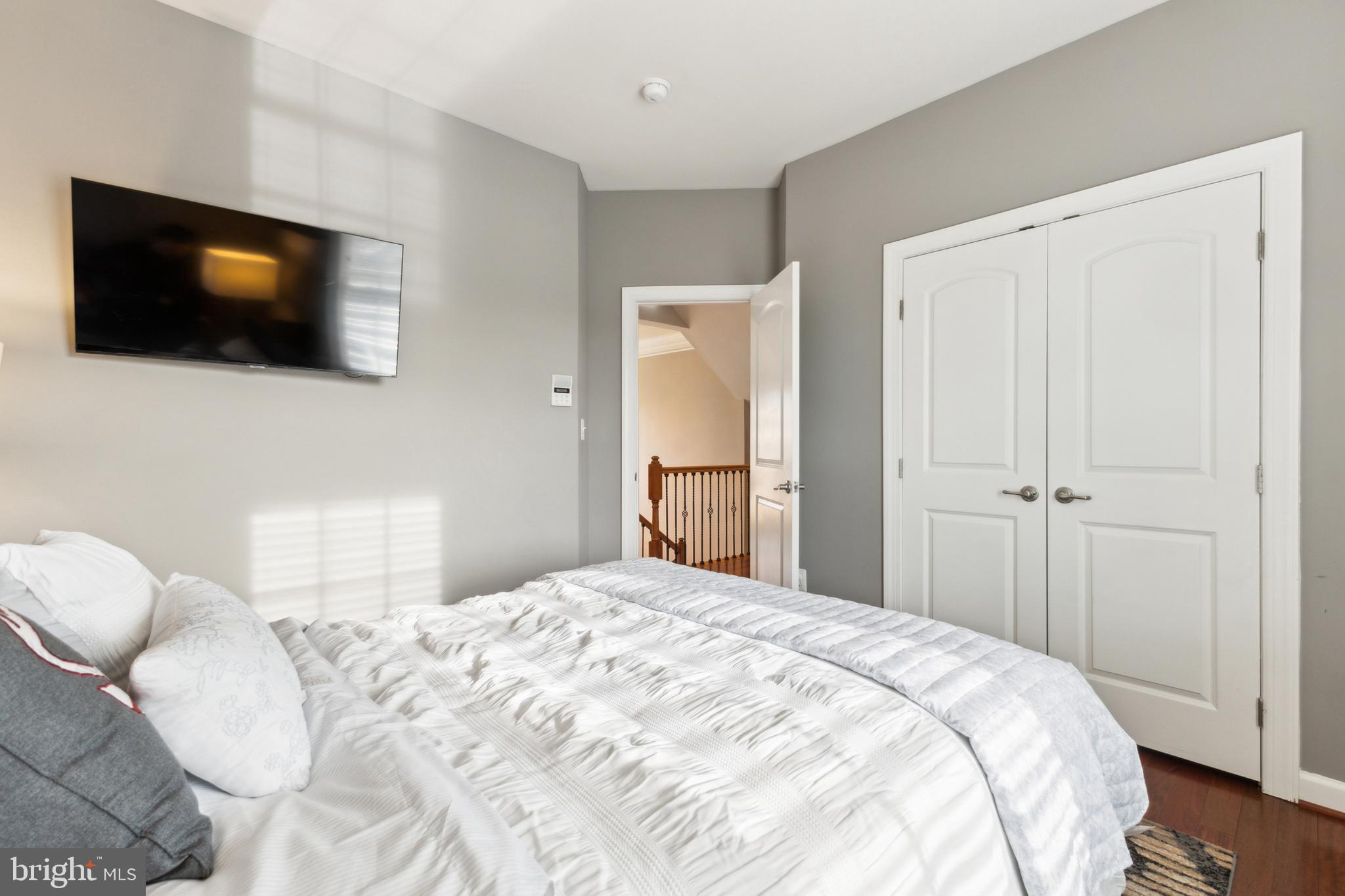 SEVEN HILLS - Residential