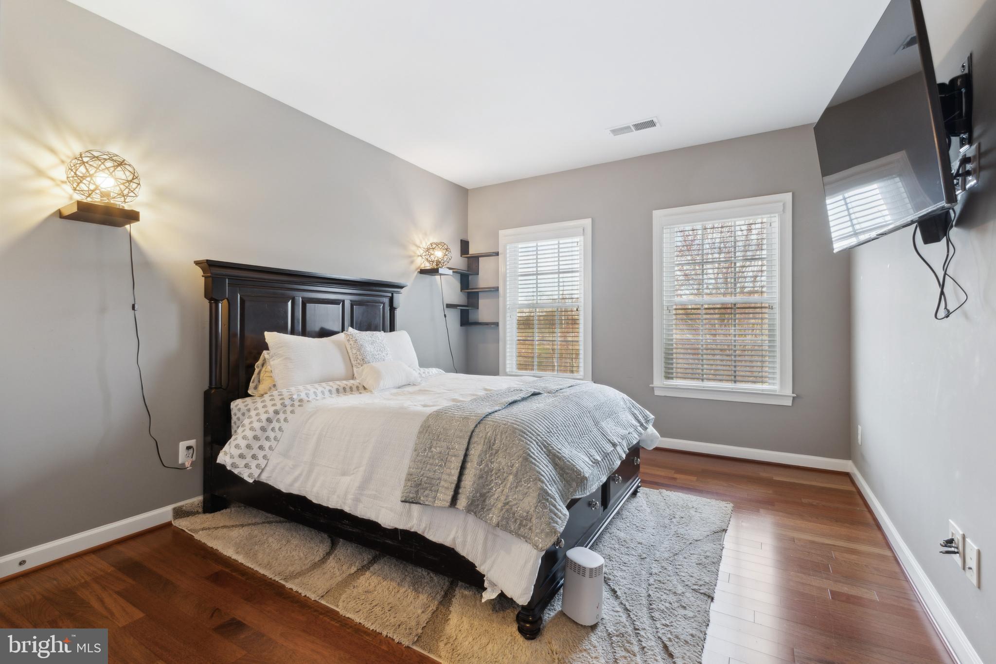 SEVEN HILLS - Residential