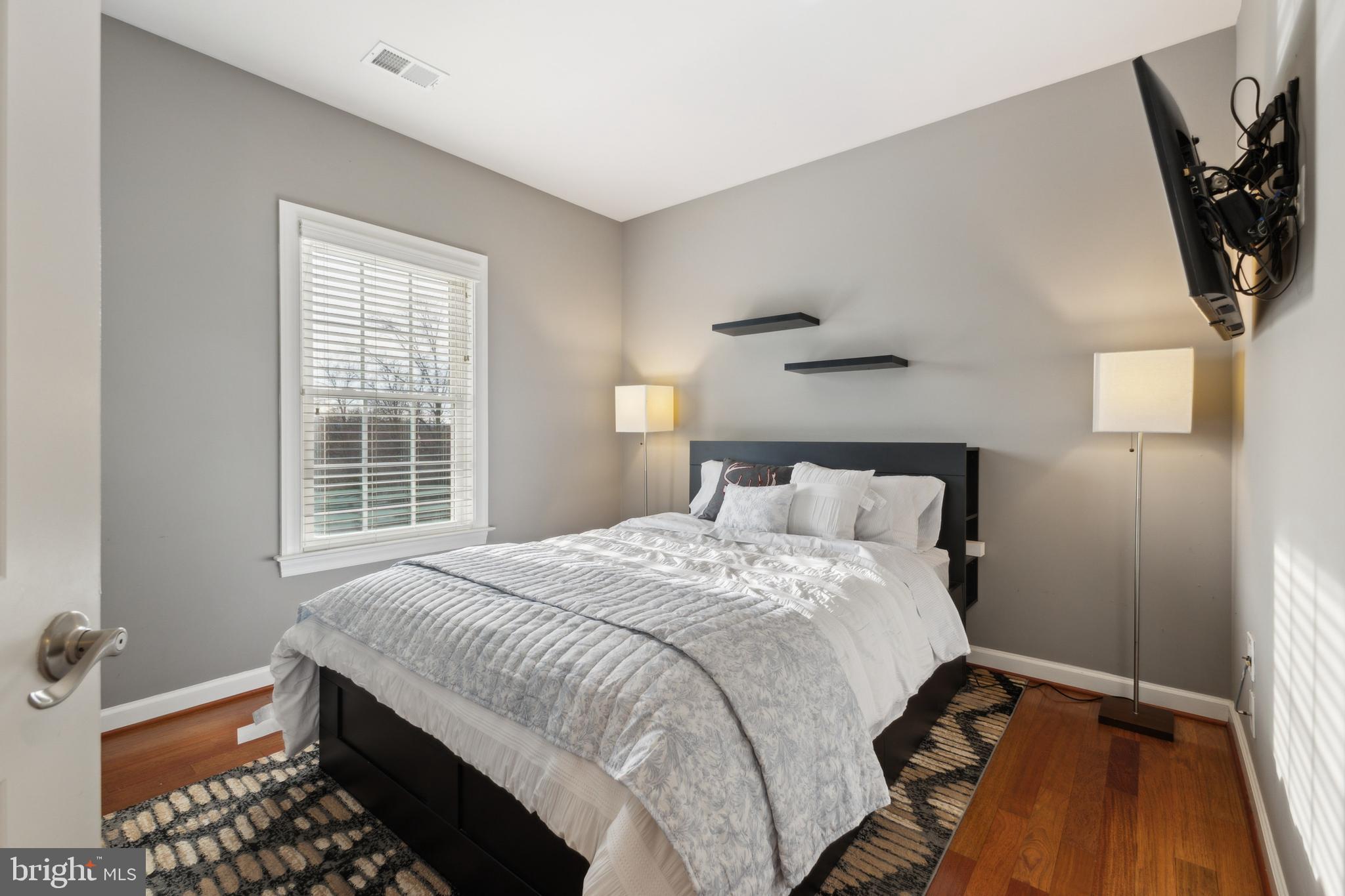 SEVEN HILLS - Residential