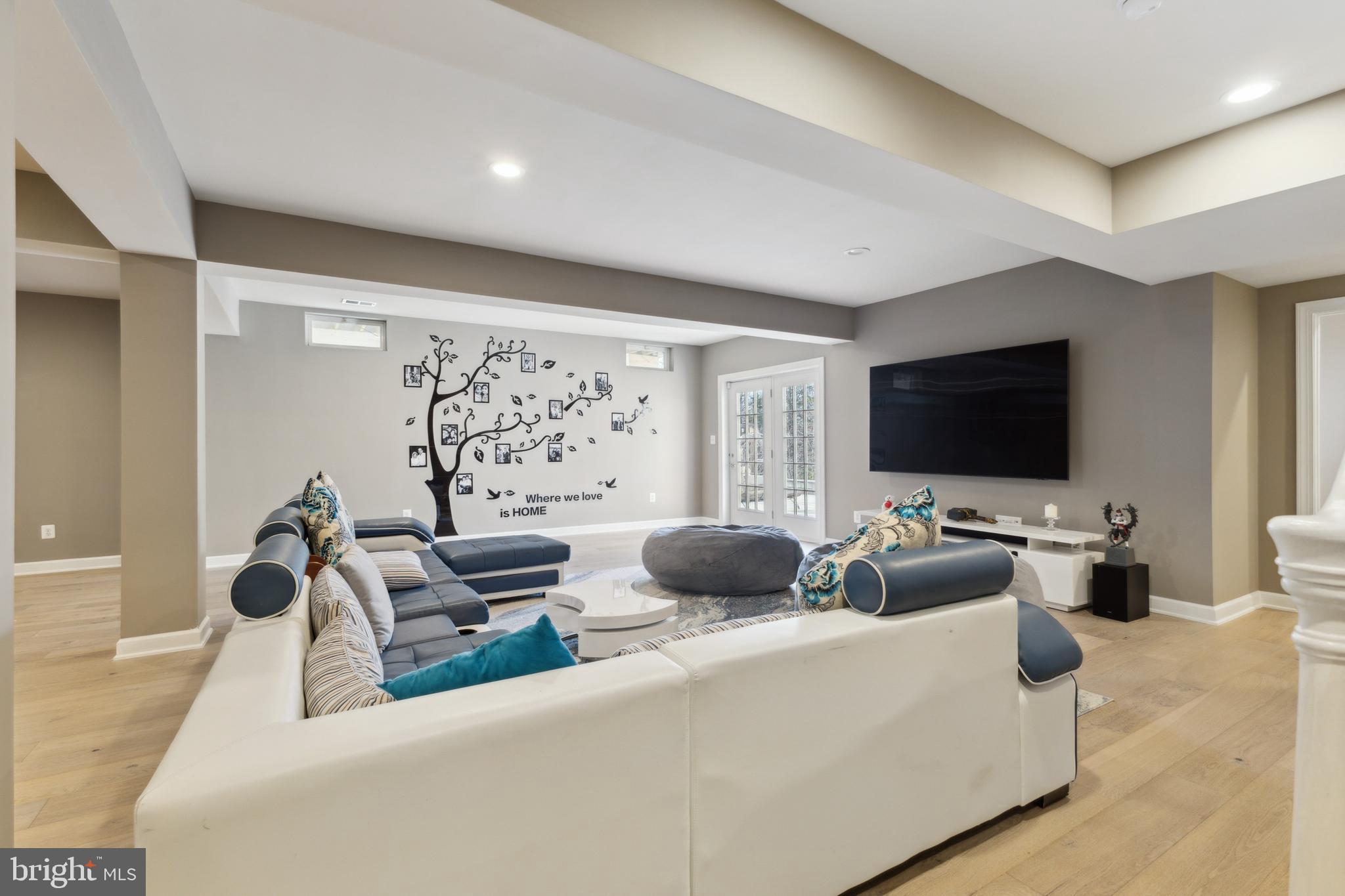 SEVEN HILLS - Residential