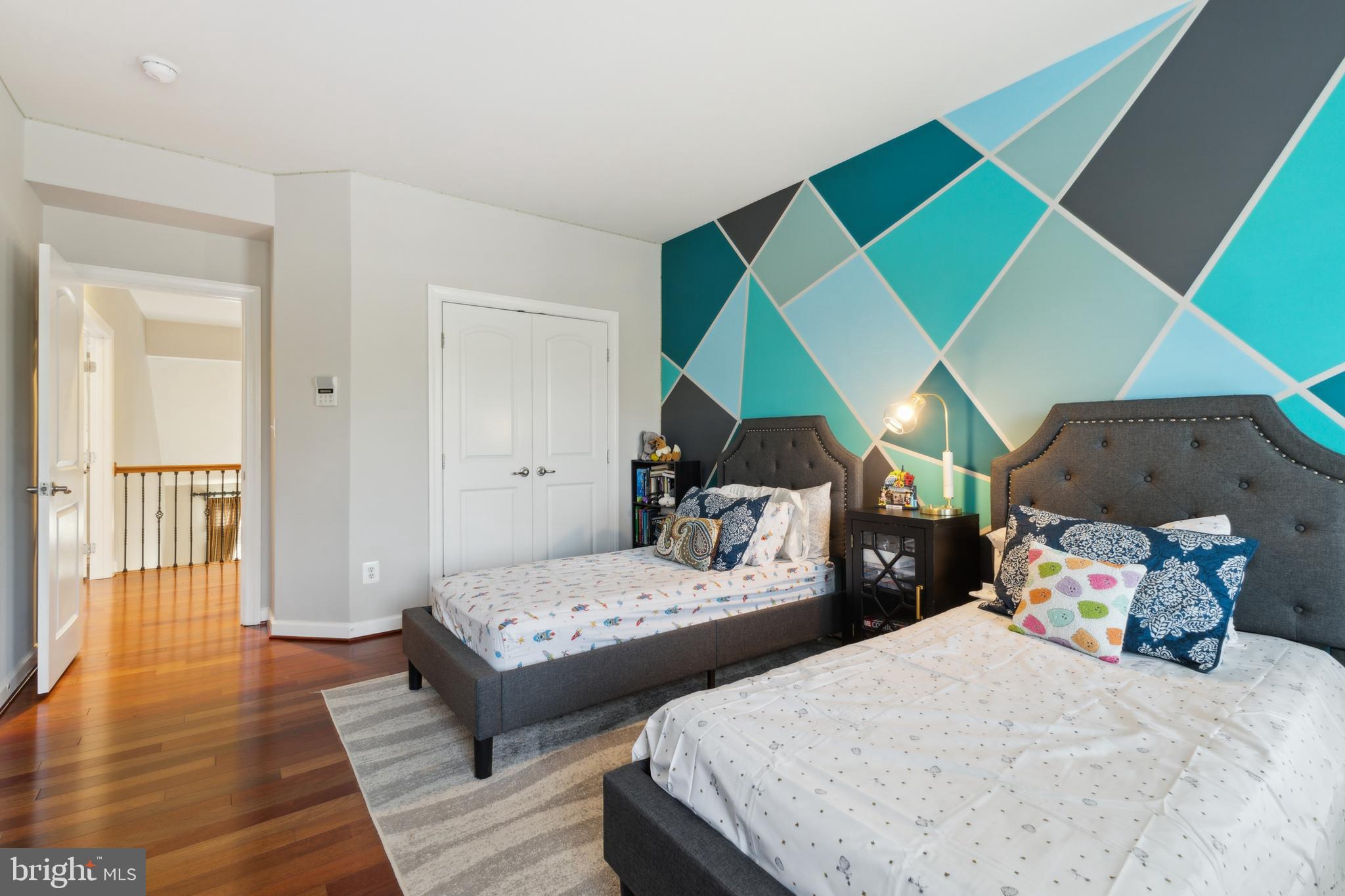 SEVEN HILLS - Residential