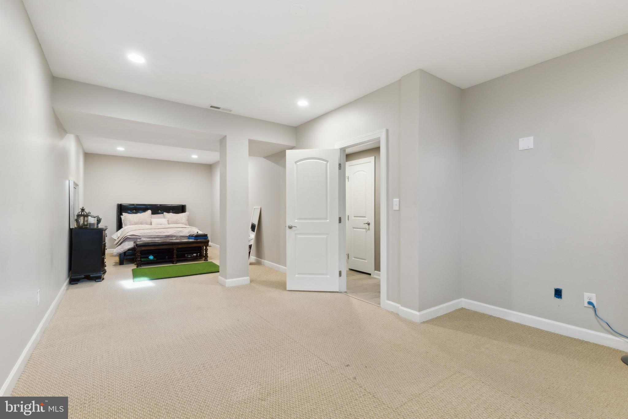 SEVEN HILLS - Residential