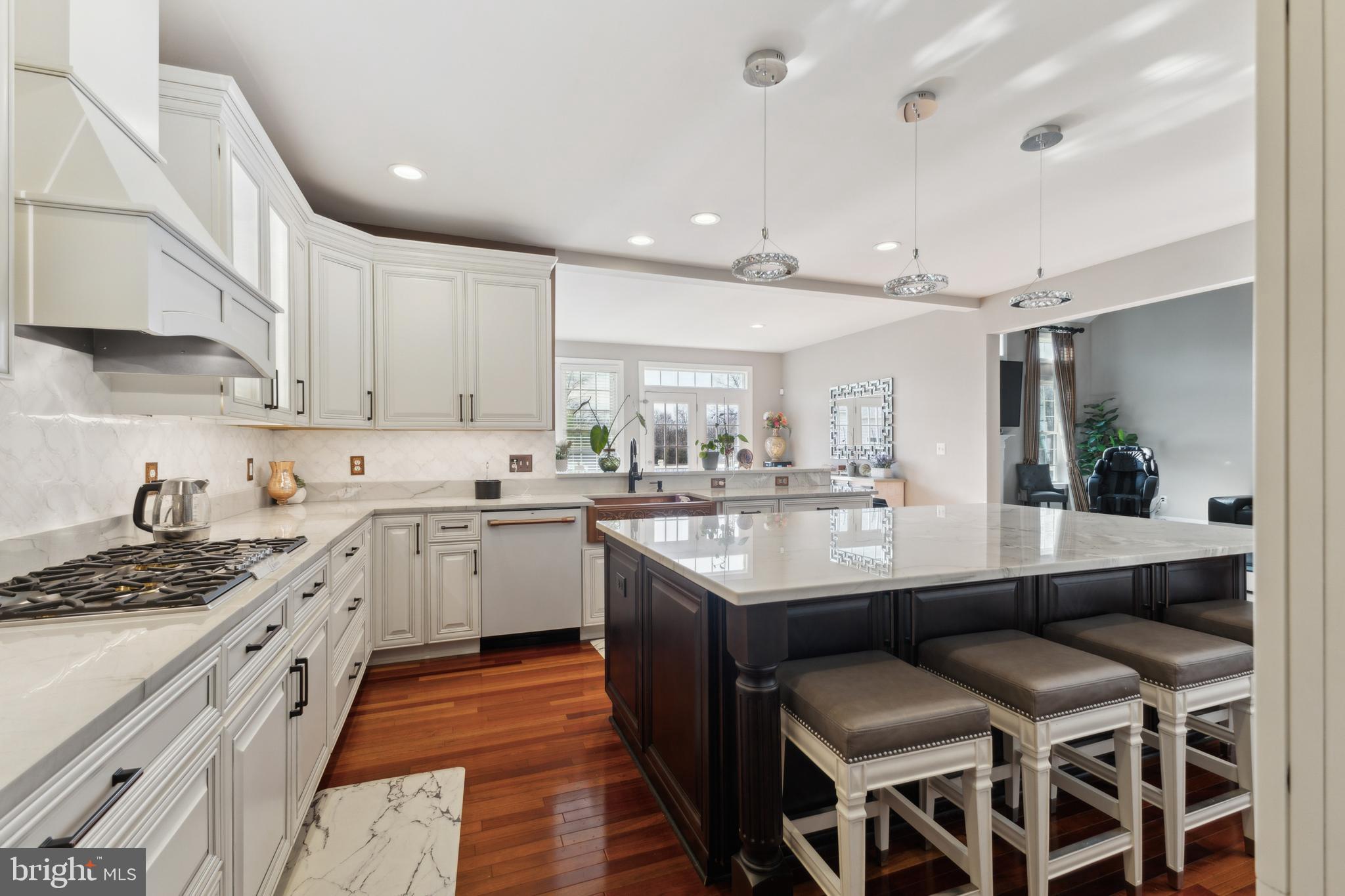 SEVEN HILLS - Residential