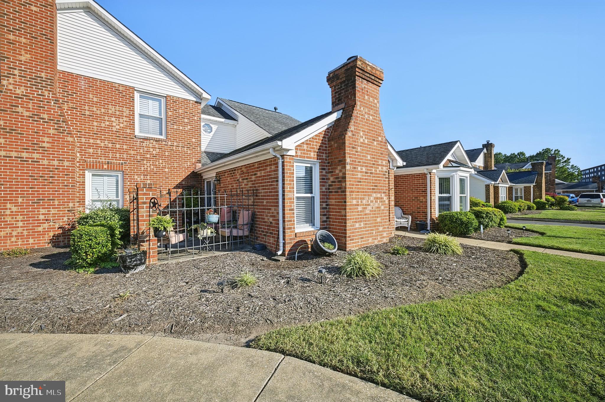 22 WILLIAMSBURG DRIVE