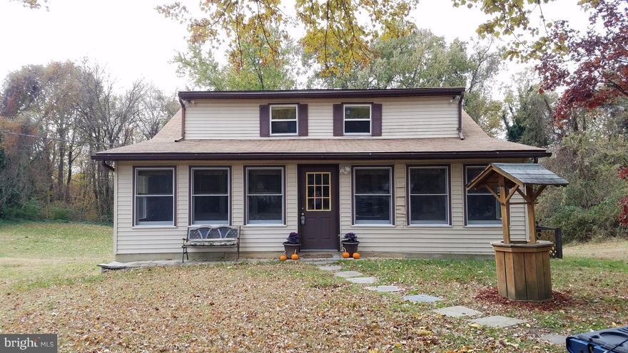 JUST PAINTED New Carpet in Bedrooms! MOTIVATED SELLER! LARGE LOT extends back through trees, 1.64 acres! Home is well maintained, 3 full levels of living space, large windows in basement bedrooms with lots of light! Walkout lower level, open floor plan on main level, off street parking for multiple vehicles. HUGE bathroom. Dead end street in the heart of everything! Near by 100, 97.