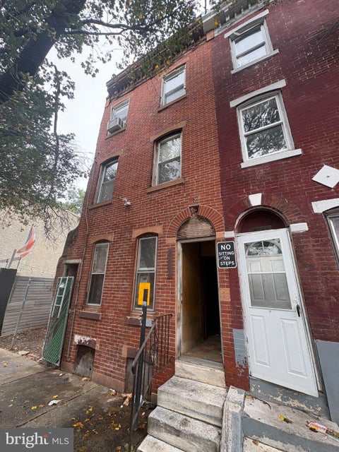 Townhouse For Sale - 2433 N Lawrence Street<br/> PHILADELPHIA, PA 19133