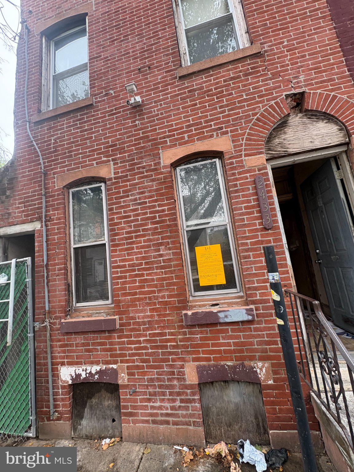 2433 N LAWRENCE STREET