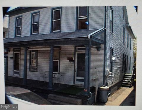Multifamily For Sale - 226 E Poplar Street<br/> HANOVER, PA 17331