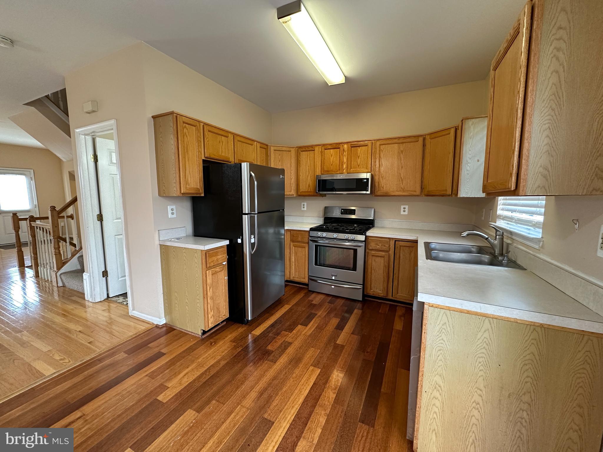 MCNAIR FARMS LANDBAY 11 - Residential Lease