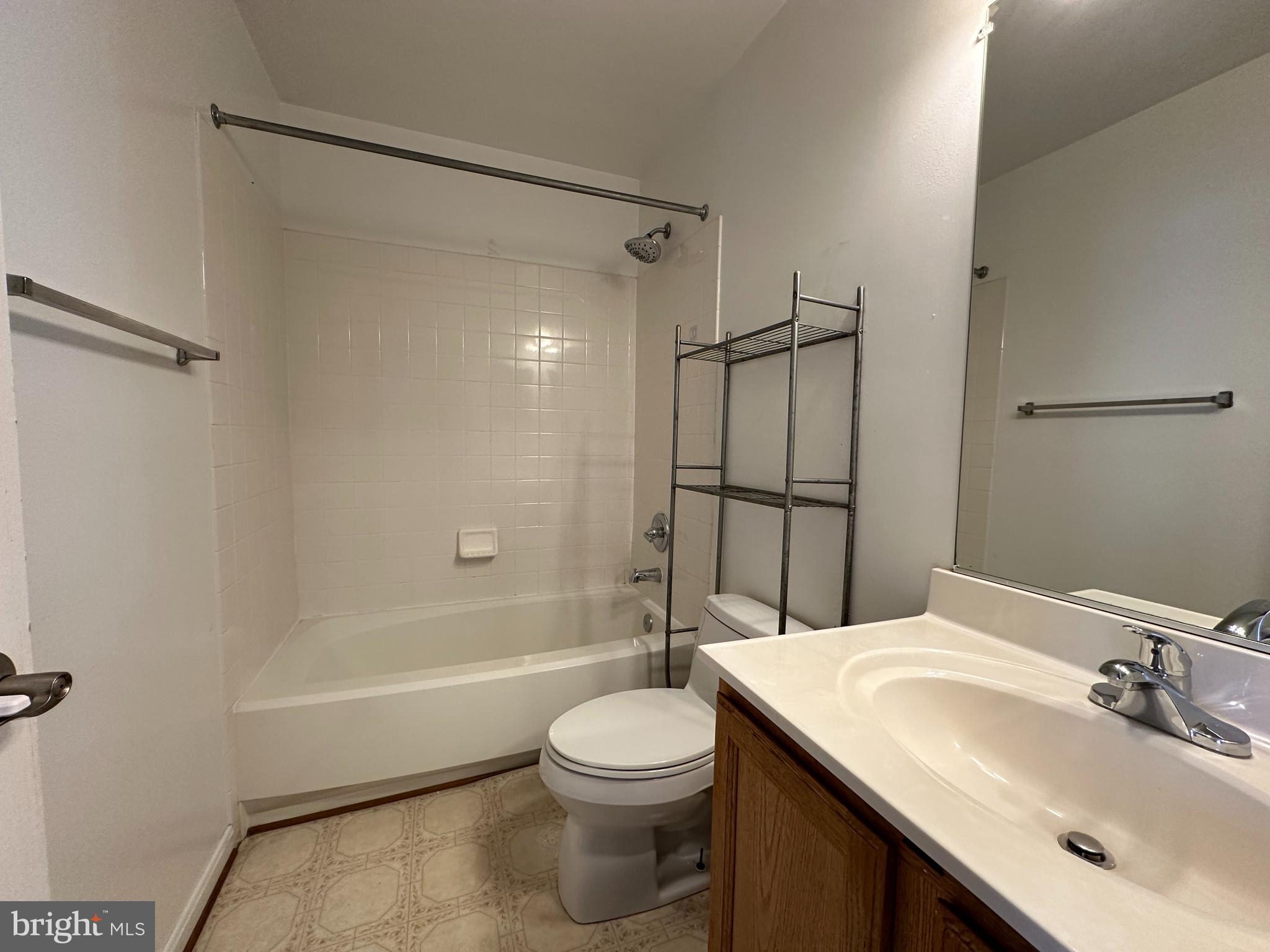 MCNAIR FARMS LANDBAY 11 - Residential Lease