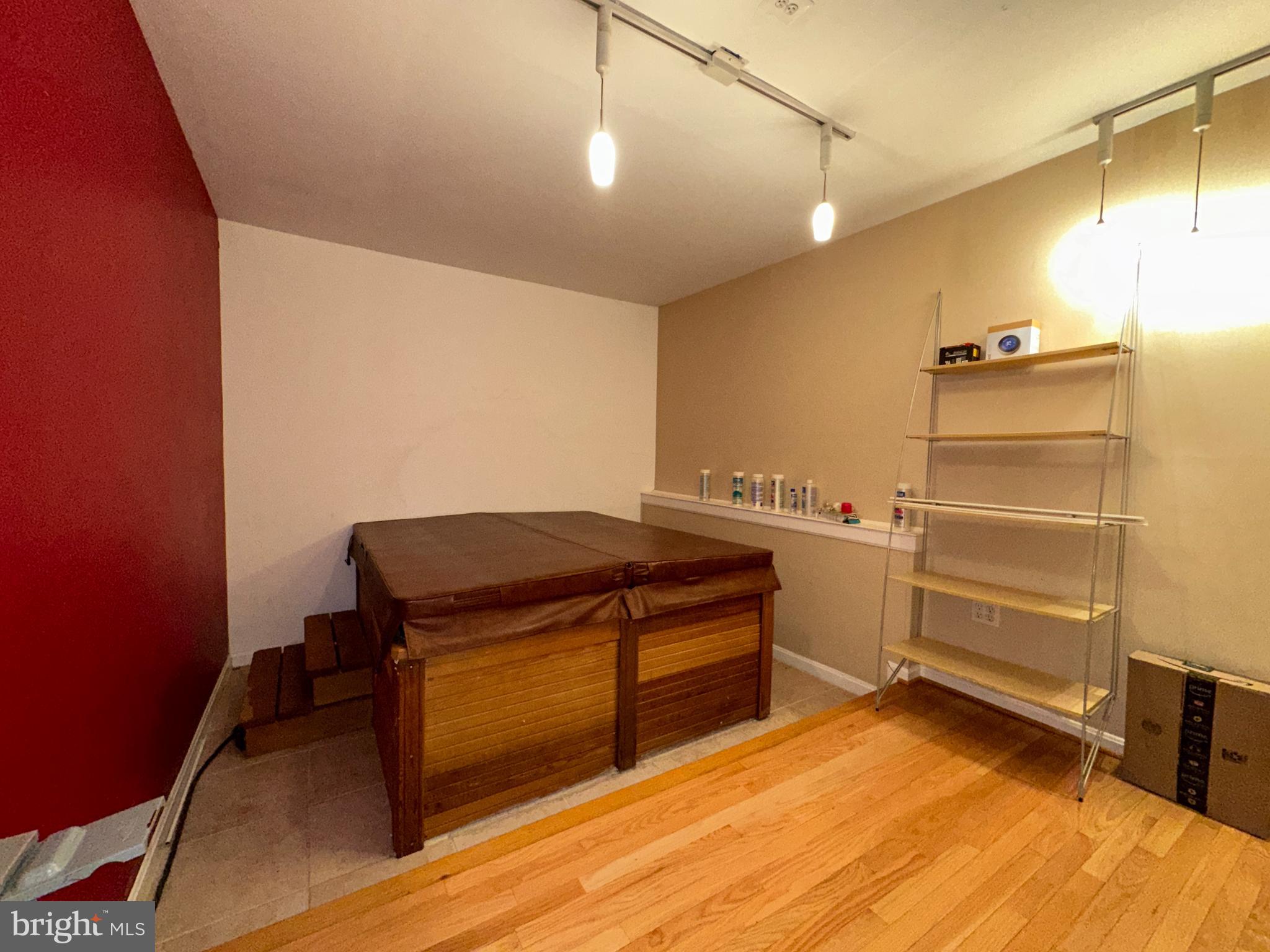 MCNAIR FARMS LANDBAY 11 - Residential Lease