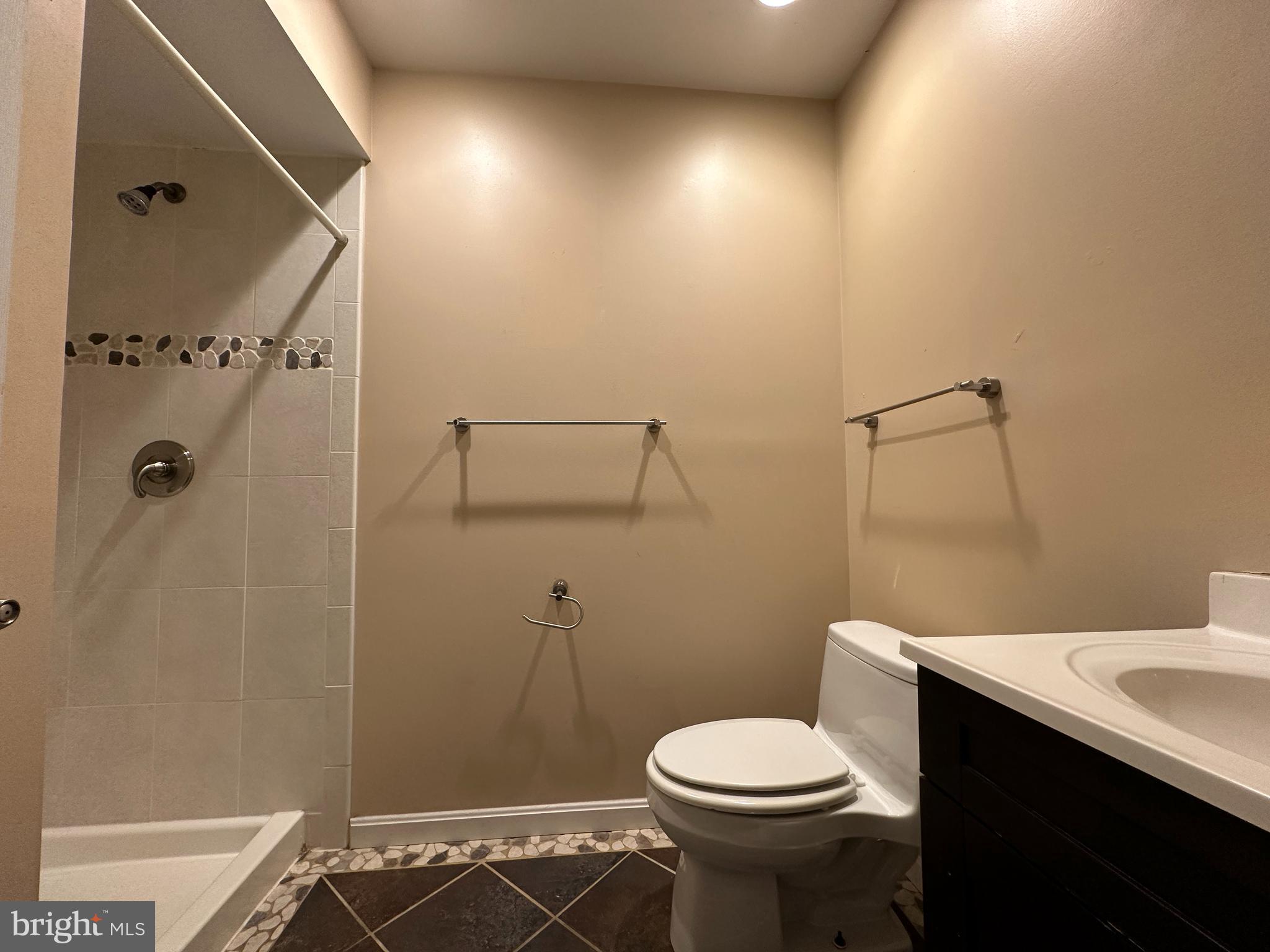 MCNAIR FARMS LANDBAY 11 - Residential Lease