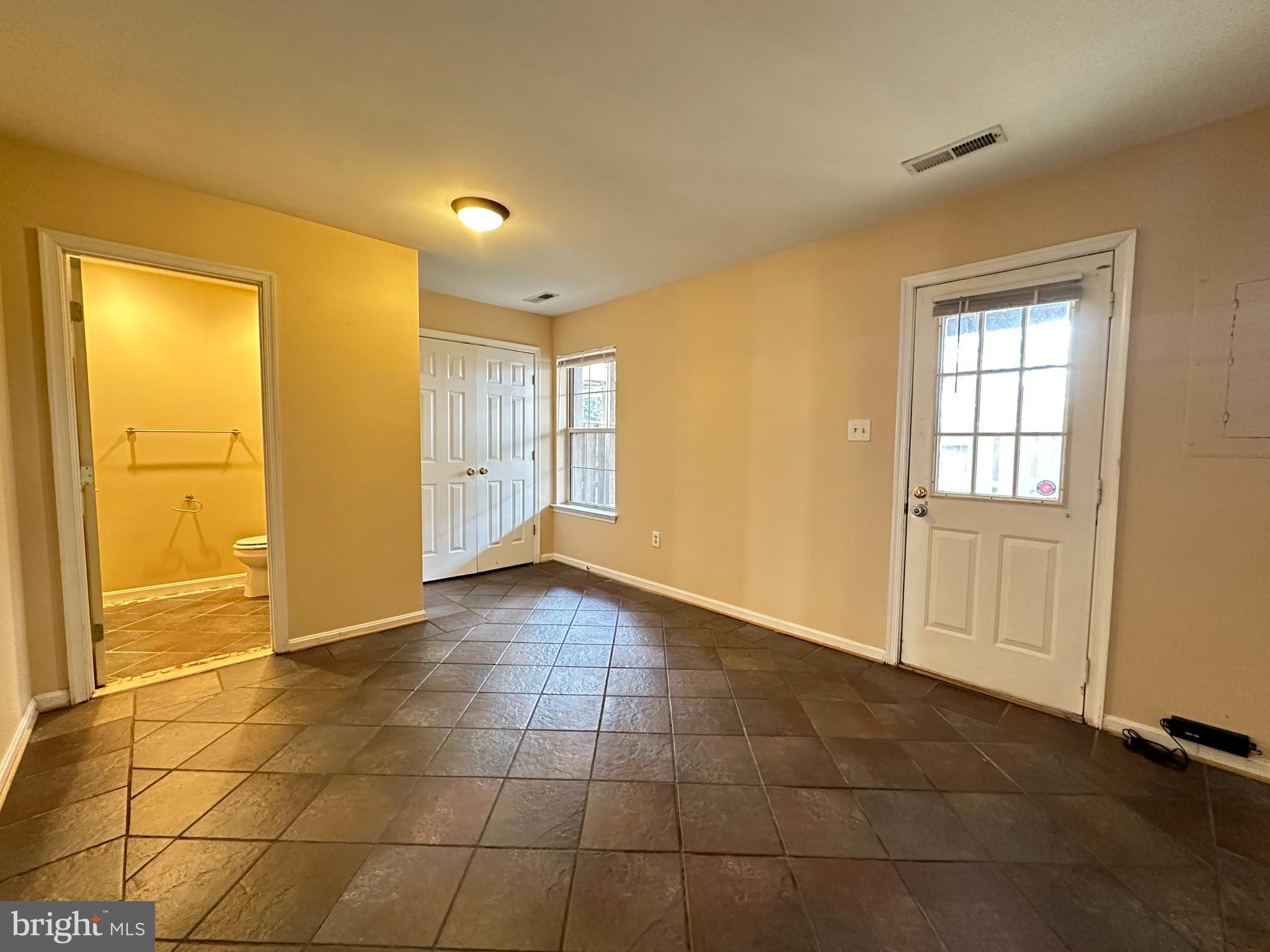 MCNAIR FARMS LANDBAY 11 - Residential Lease