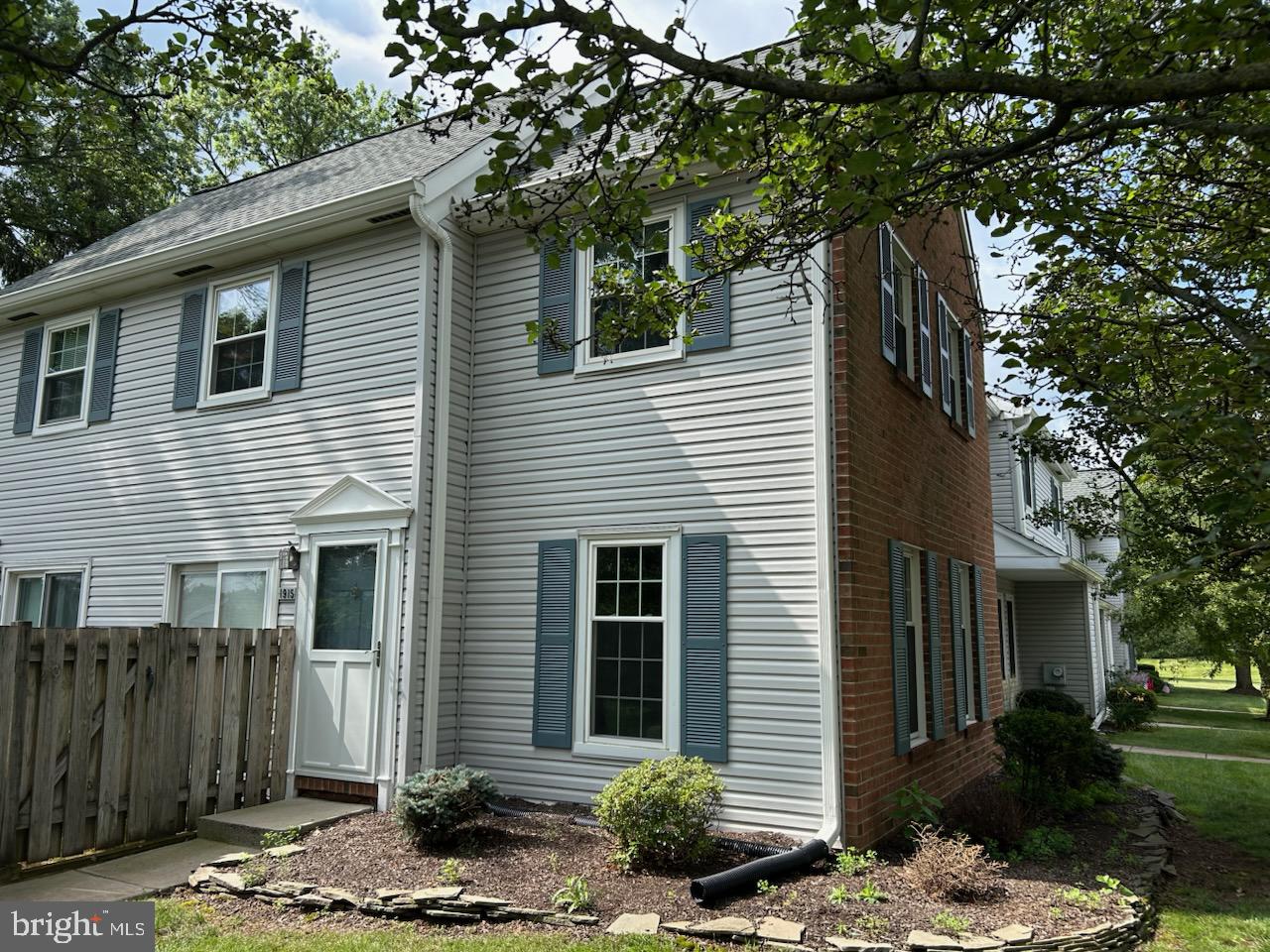 1915 NASHMONT COURT
