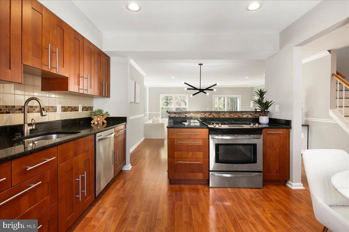 HUNTER VILLAGE - Residential