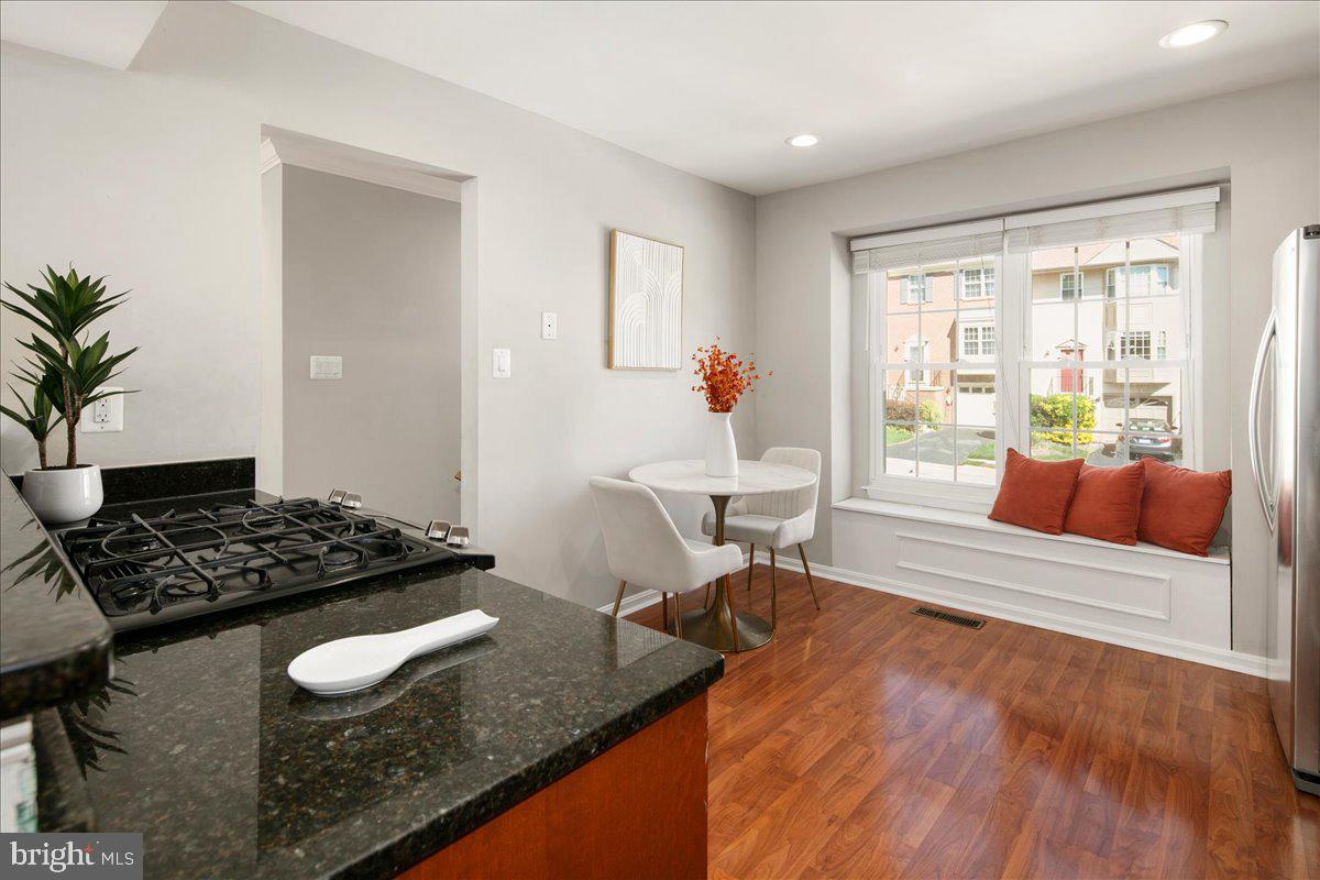 HUNTER VILLAGE - Residential