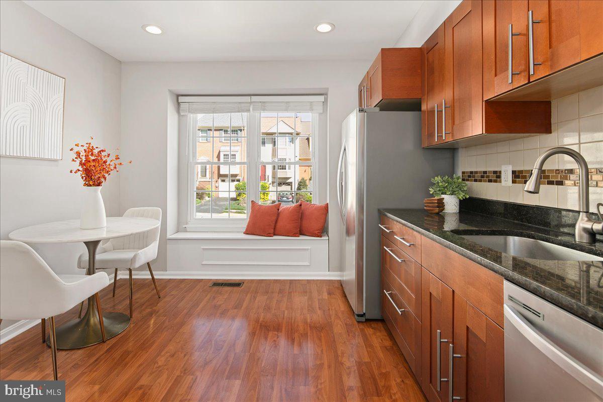 HUNTER VILLAGE - Residential