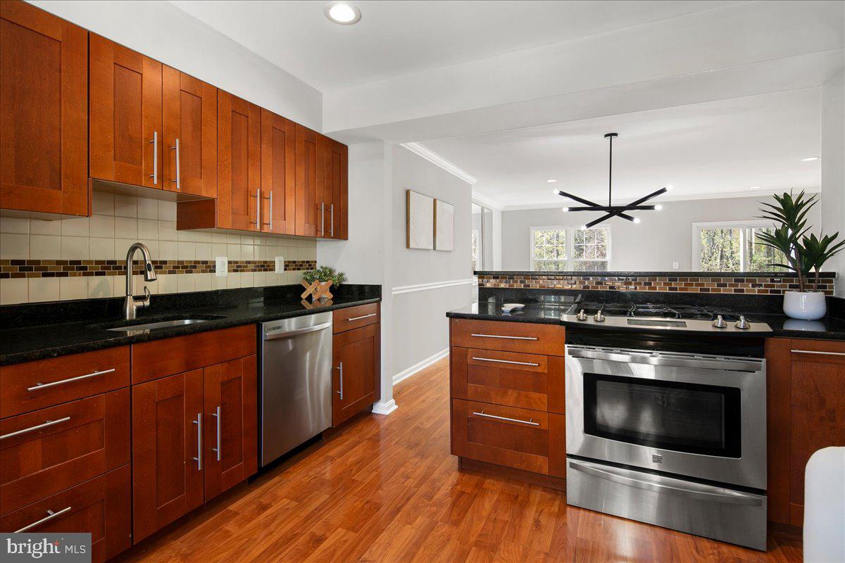 HUNTER VILLAGE - Residential