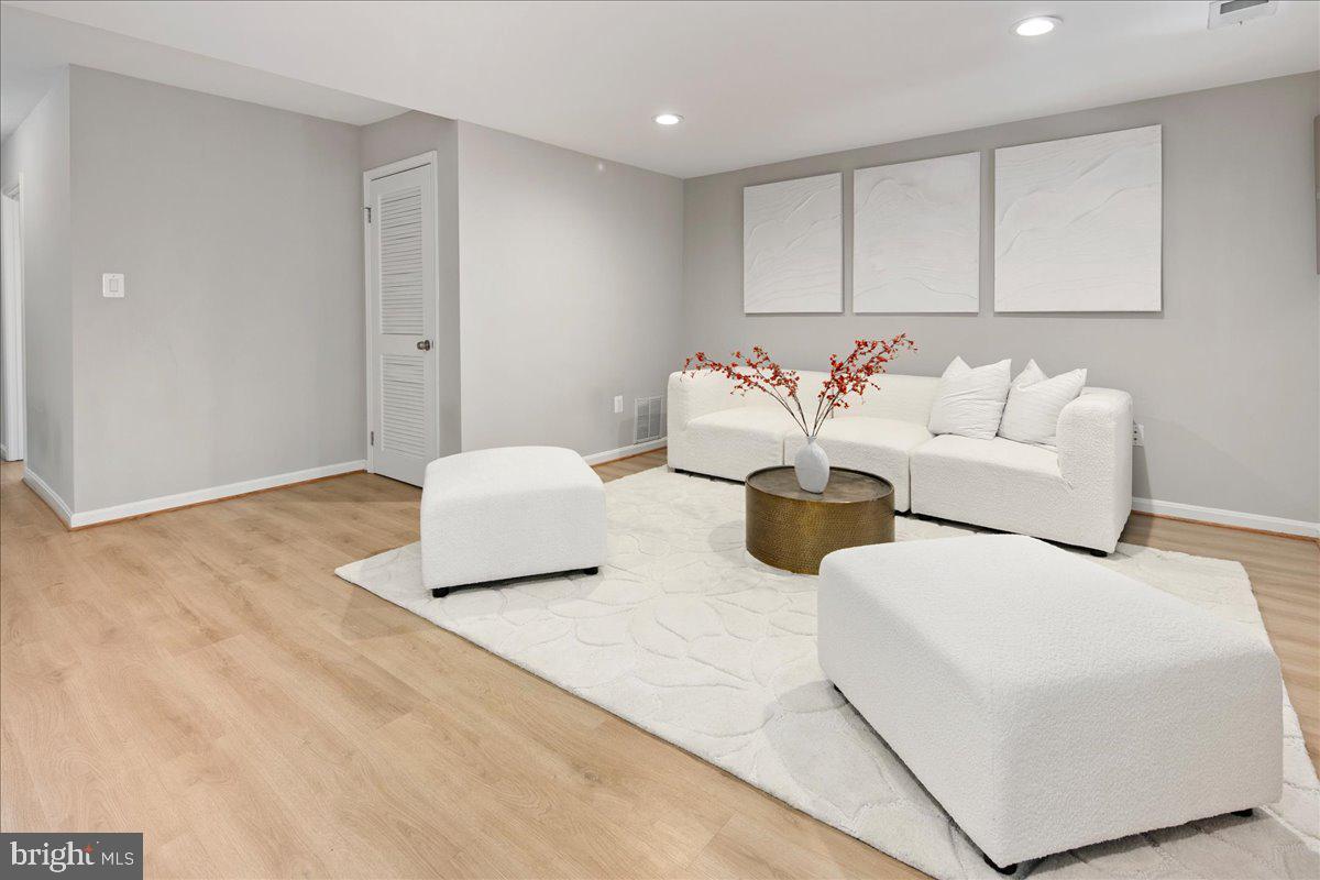 HUNTER VILLAGE - Residential