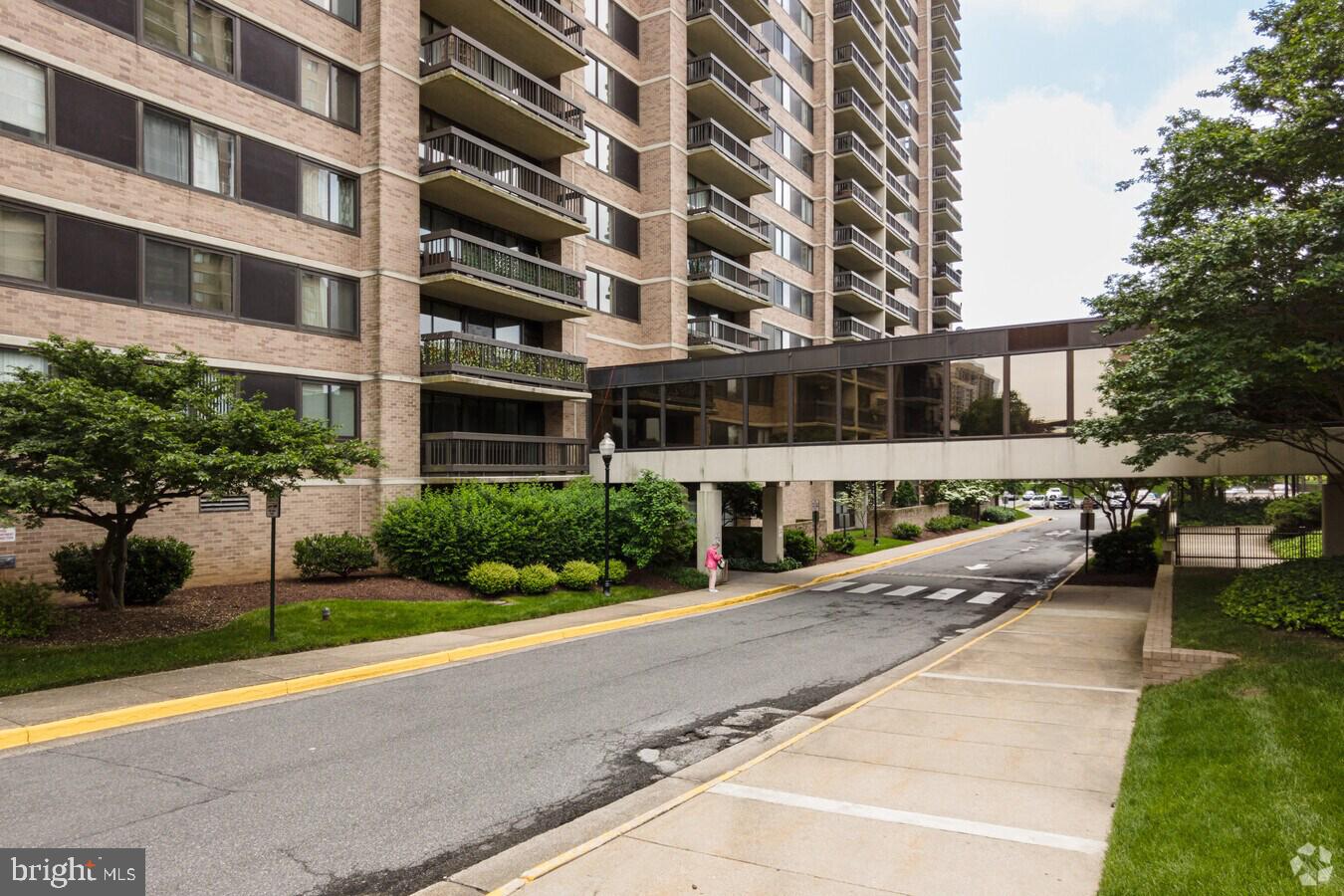 SKYLINE SQUARE CONDO - Residential Lease