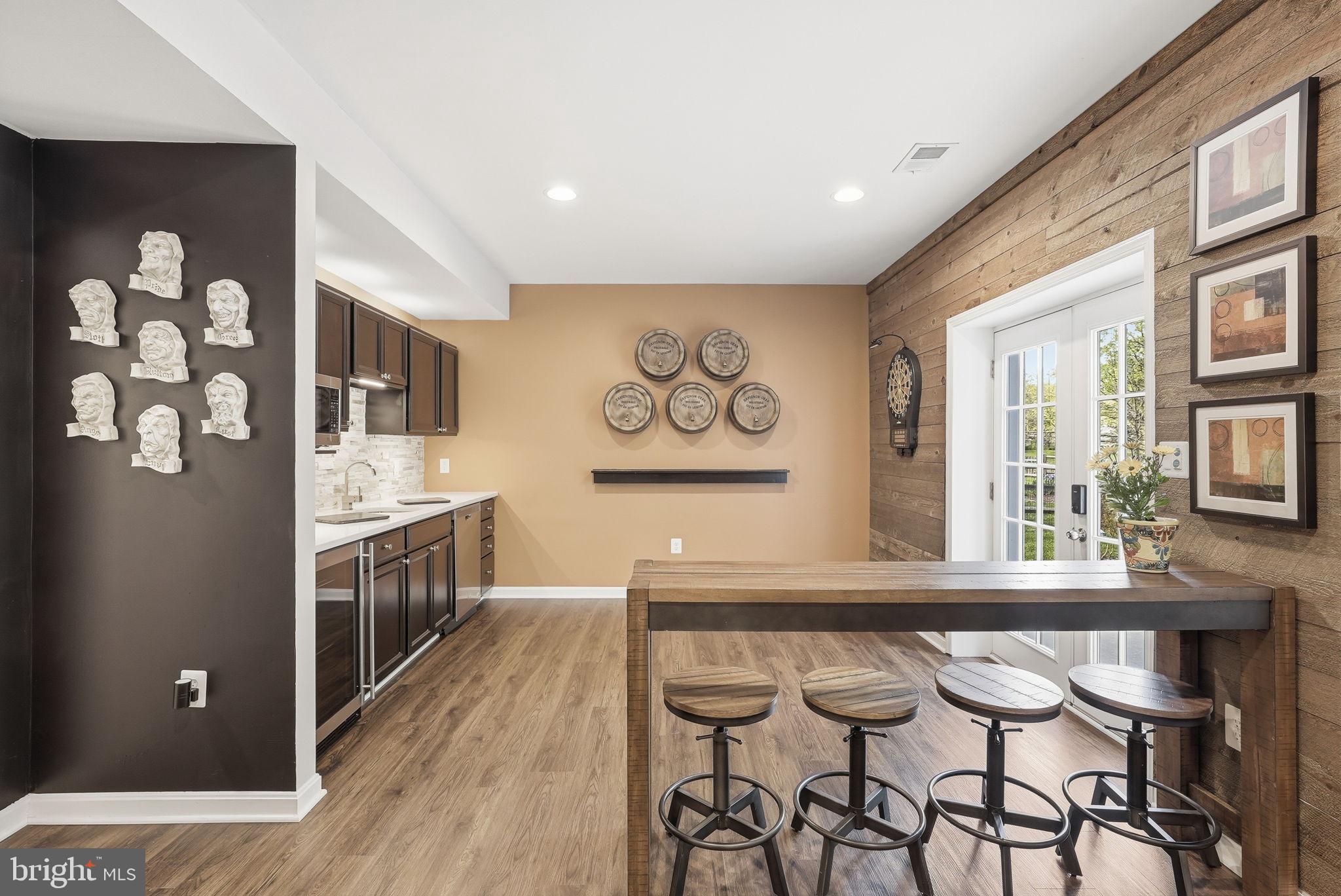 NEW DOMINION HUNT ESTATE - Residential