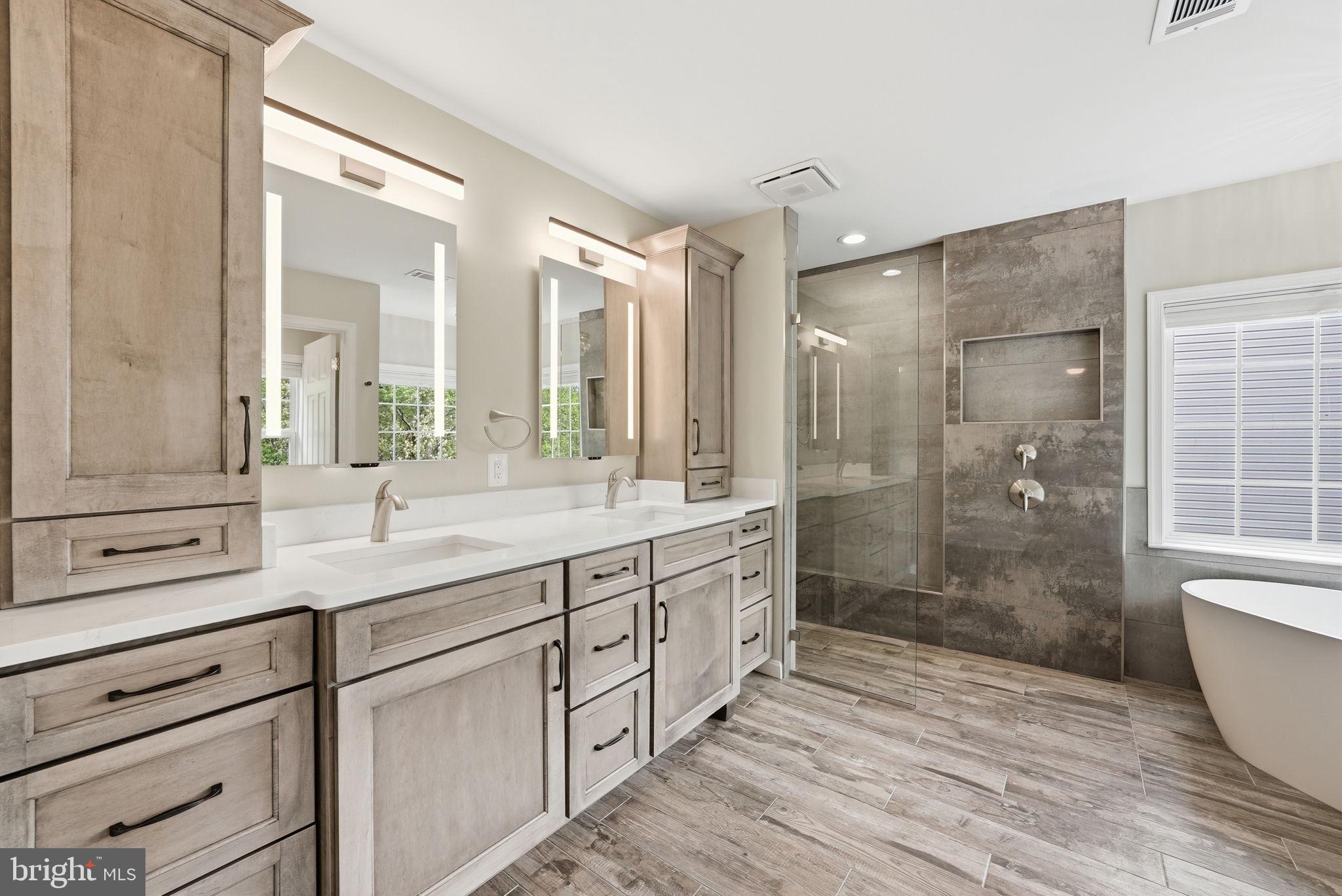 NEW DOMINION HUNT ESTATE - Residential