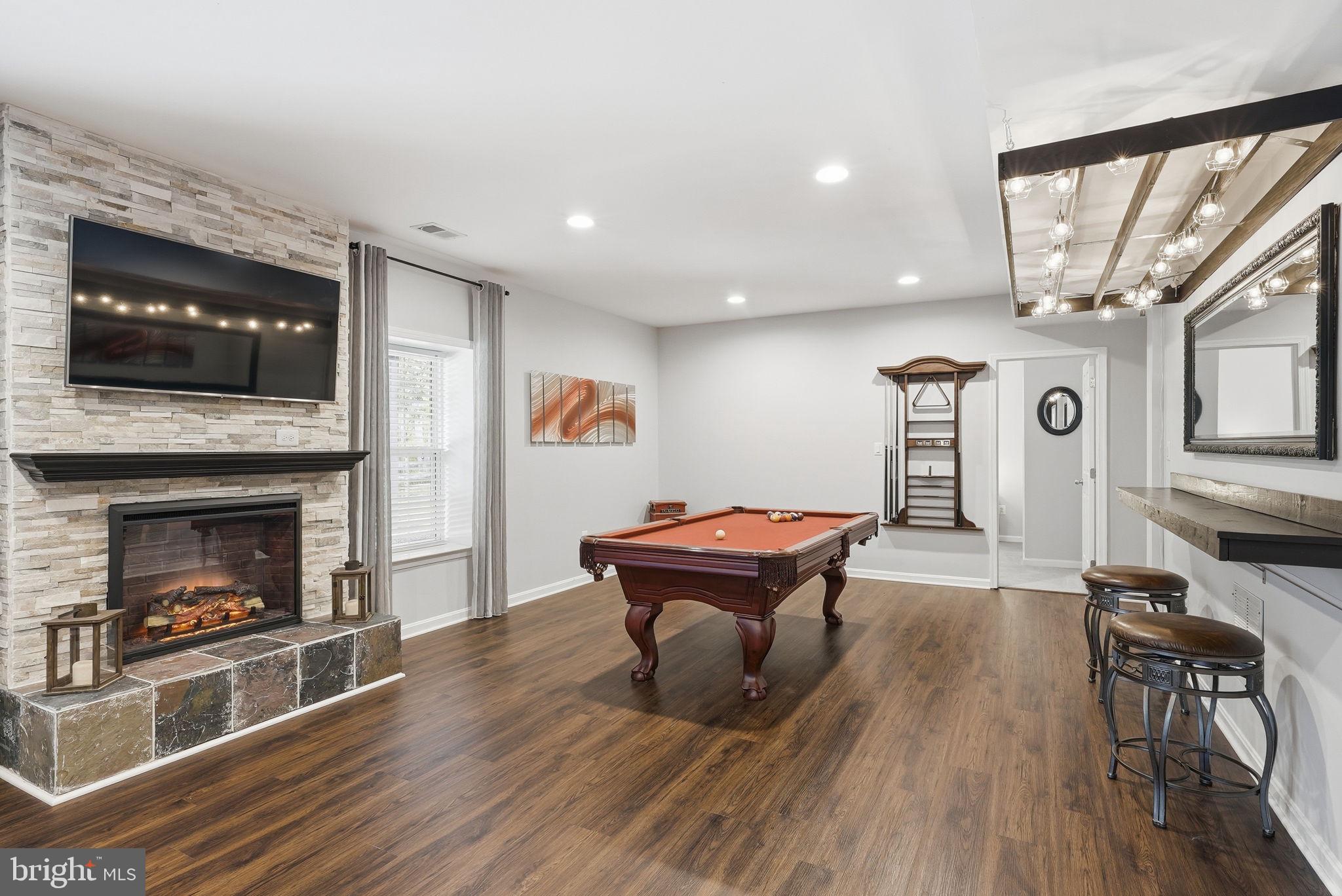 NEW DOMINION HUNT ESTATE - Residential