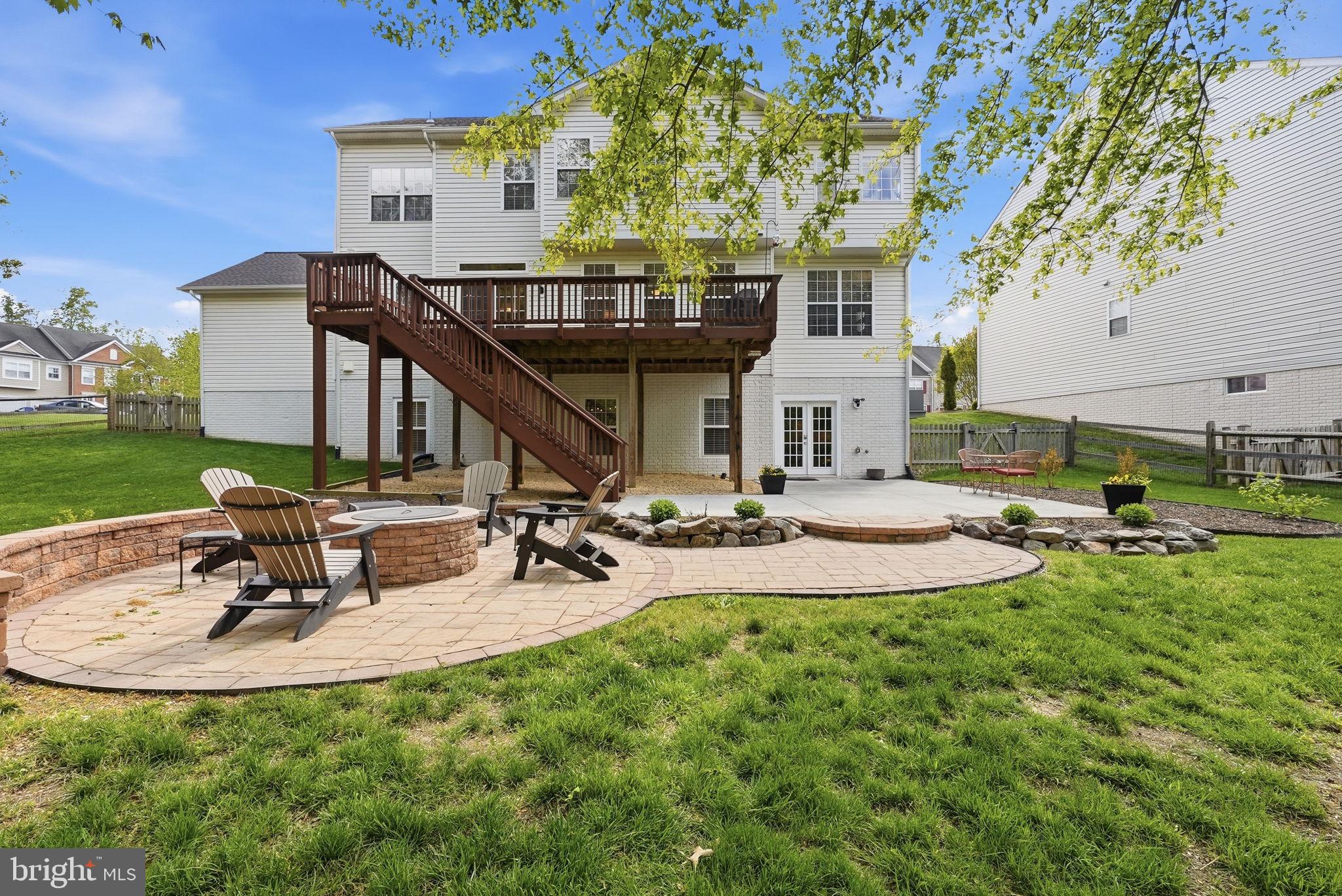 NEW DOMINION HUNT ESTATE - Residential