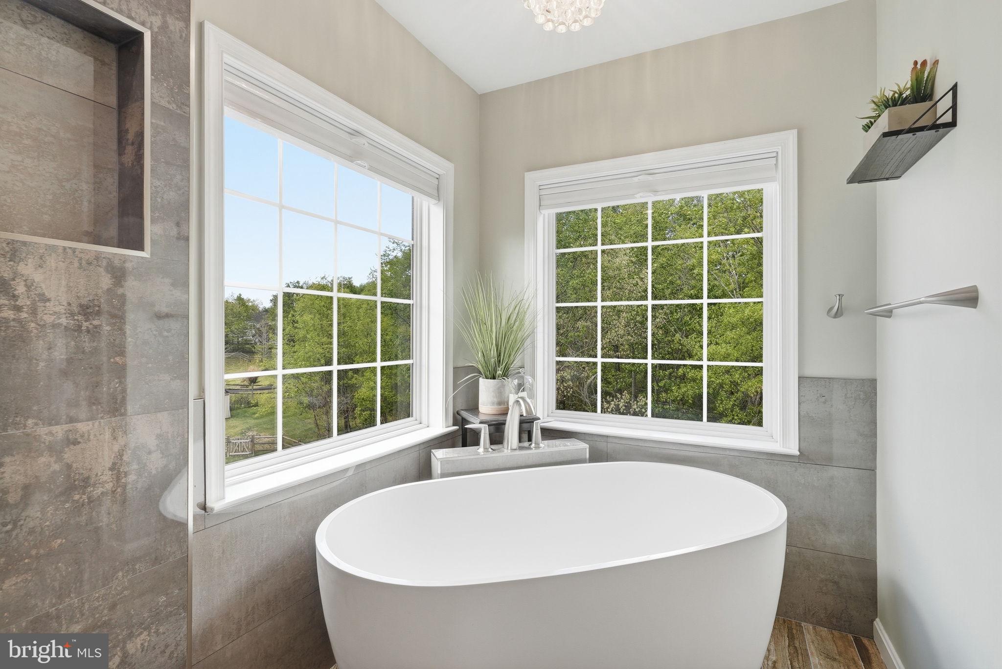 NEW DOMINION HUNT ESTATE - Residential