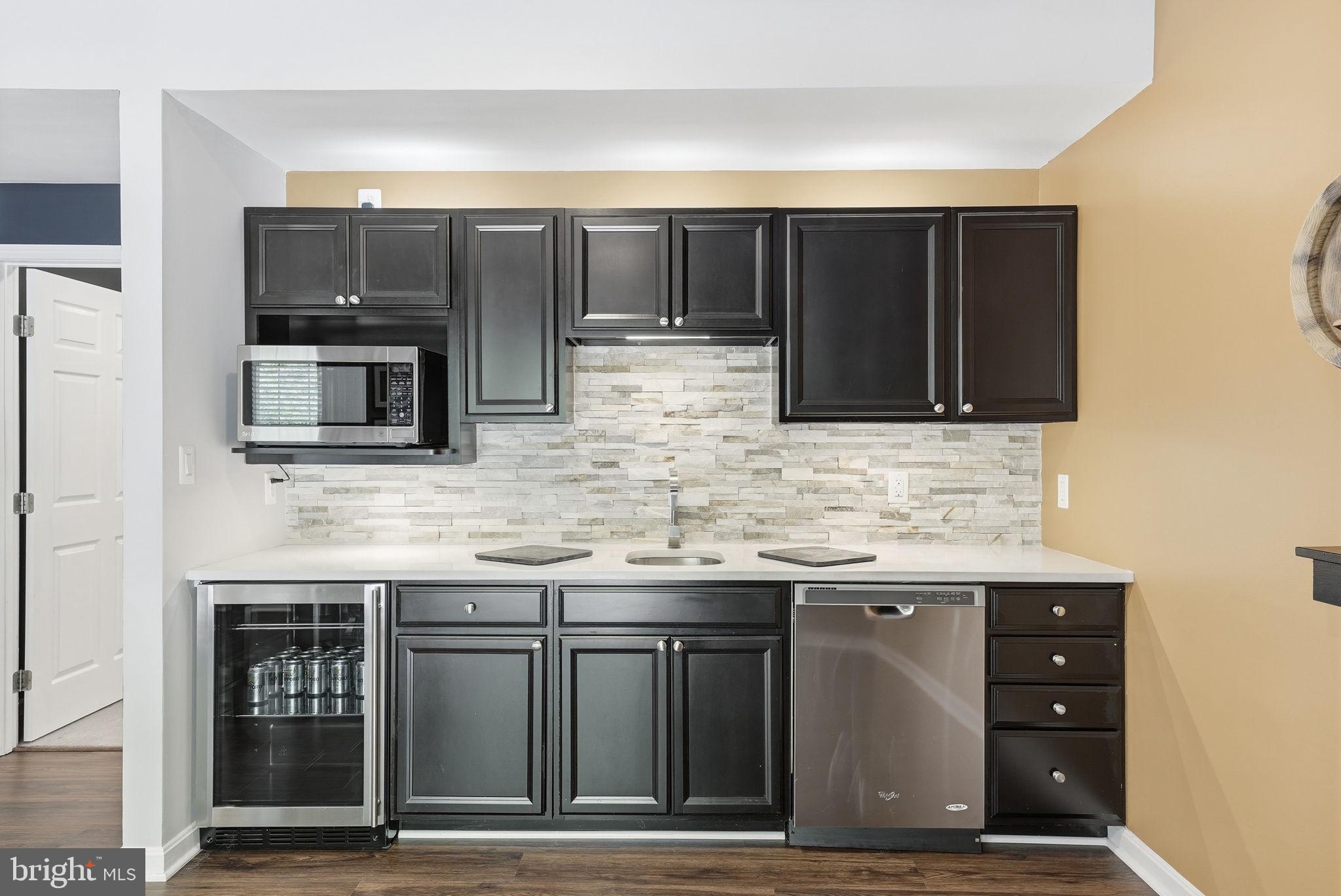 NEW DOMINION HUNT ESTATE - Residential