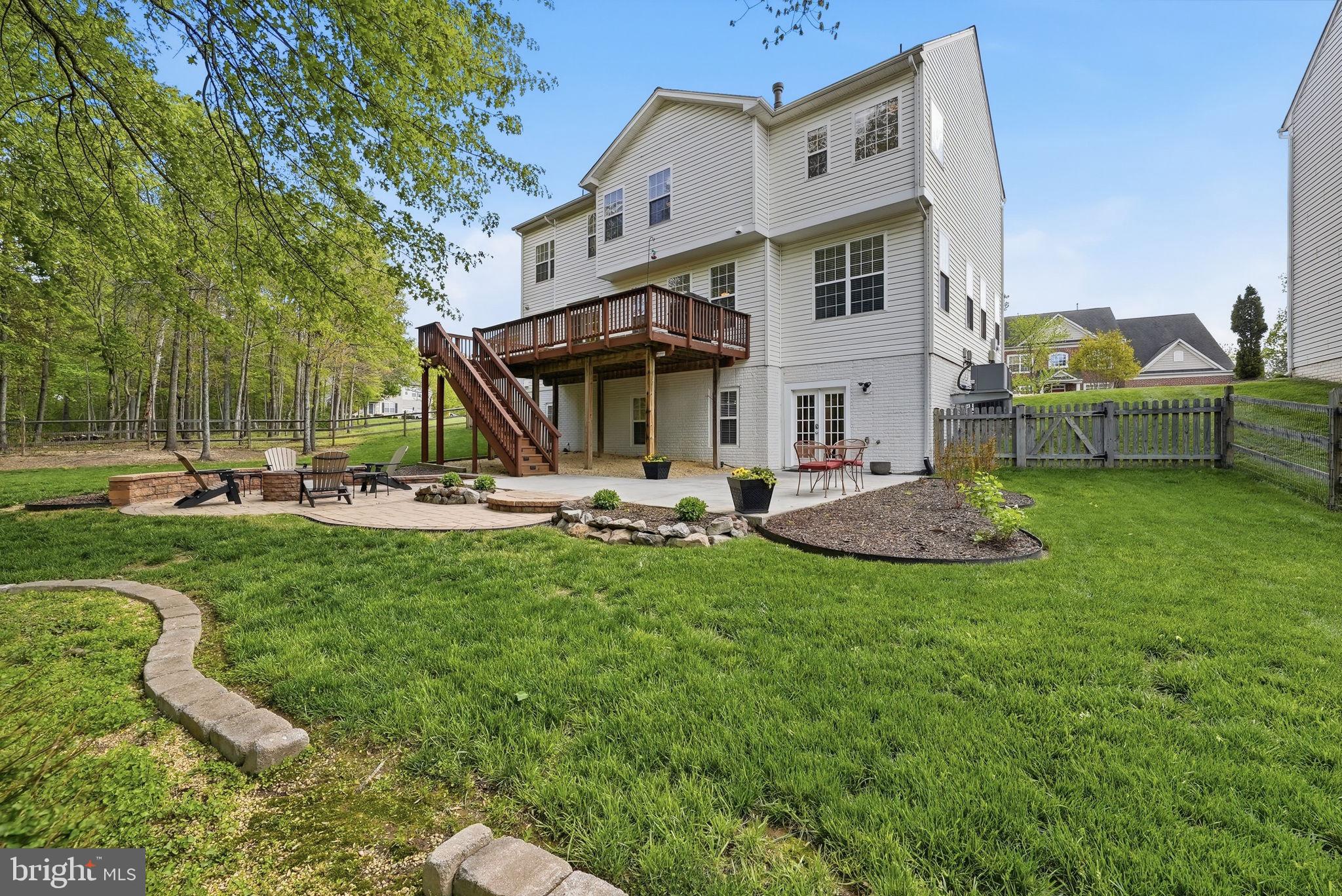 NEW DOMINION HUNT ESTATE - Residential