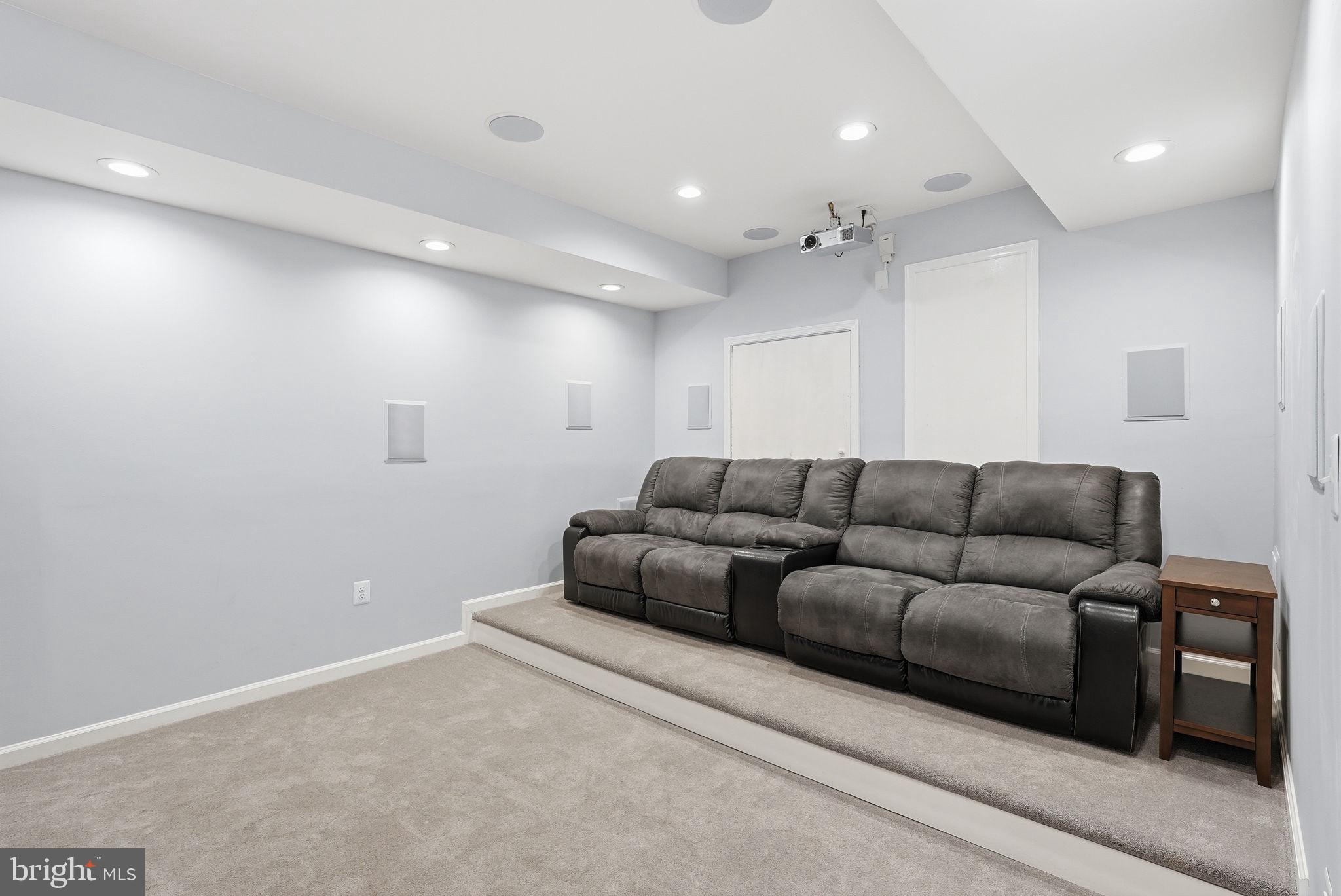 NEW DOMINION HUNT ESTATE - Residential