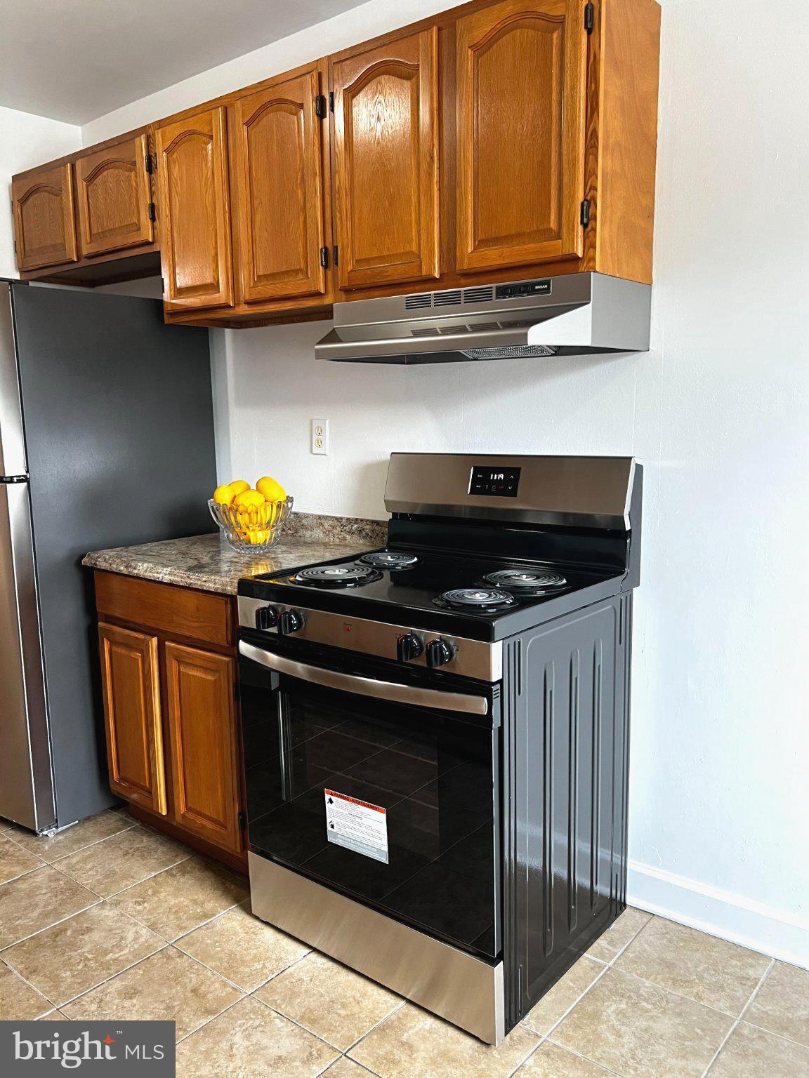525 W 3RD STREET