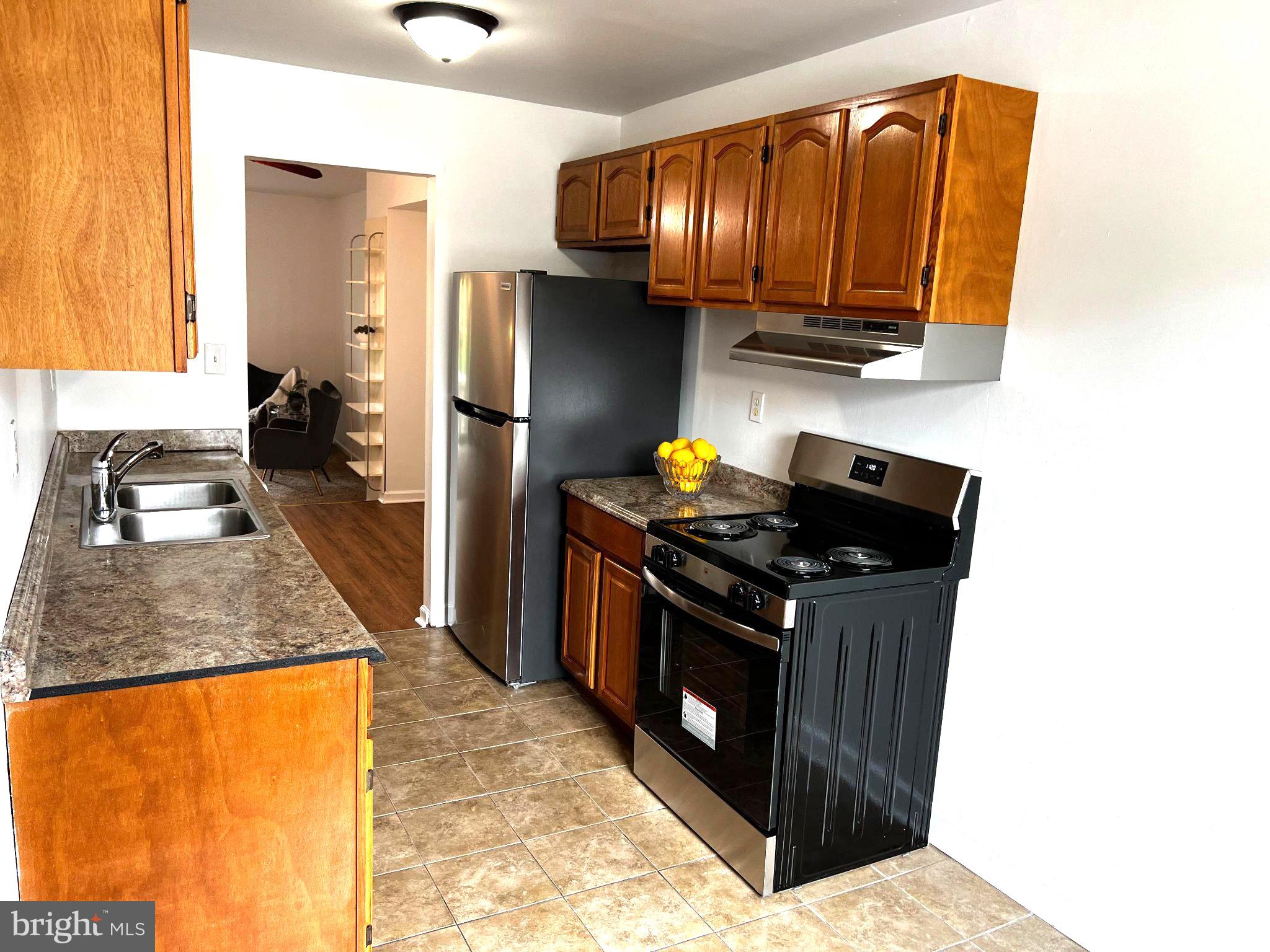 525 W 3RD STREET