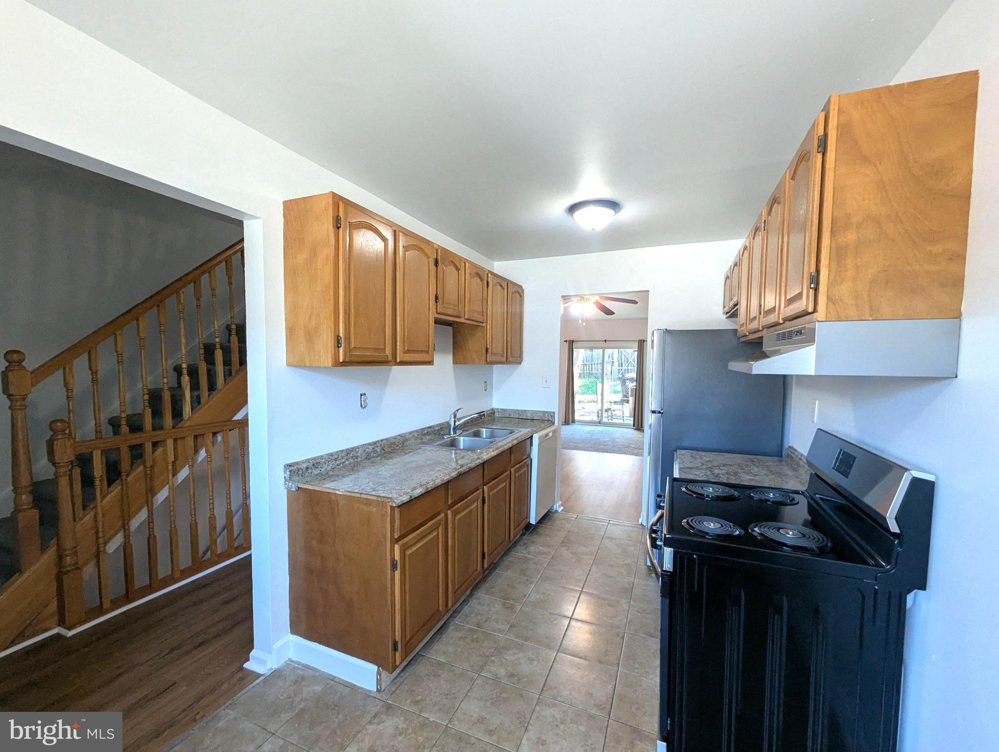 525 W 3RD STREET