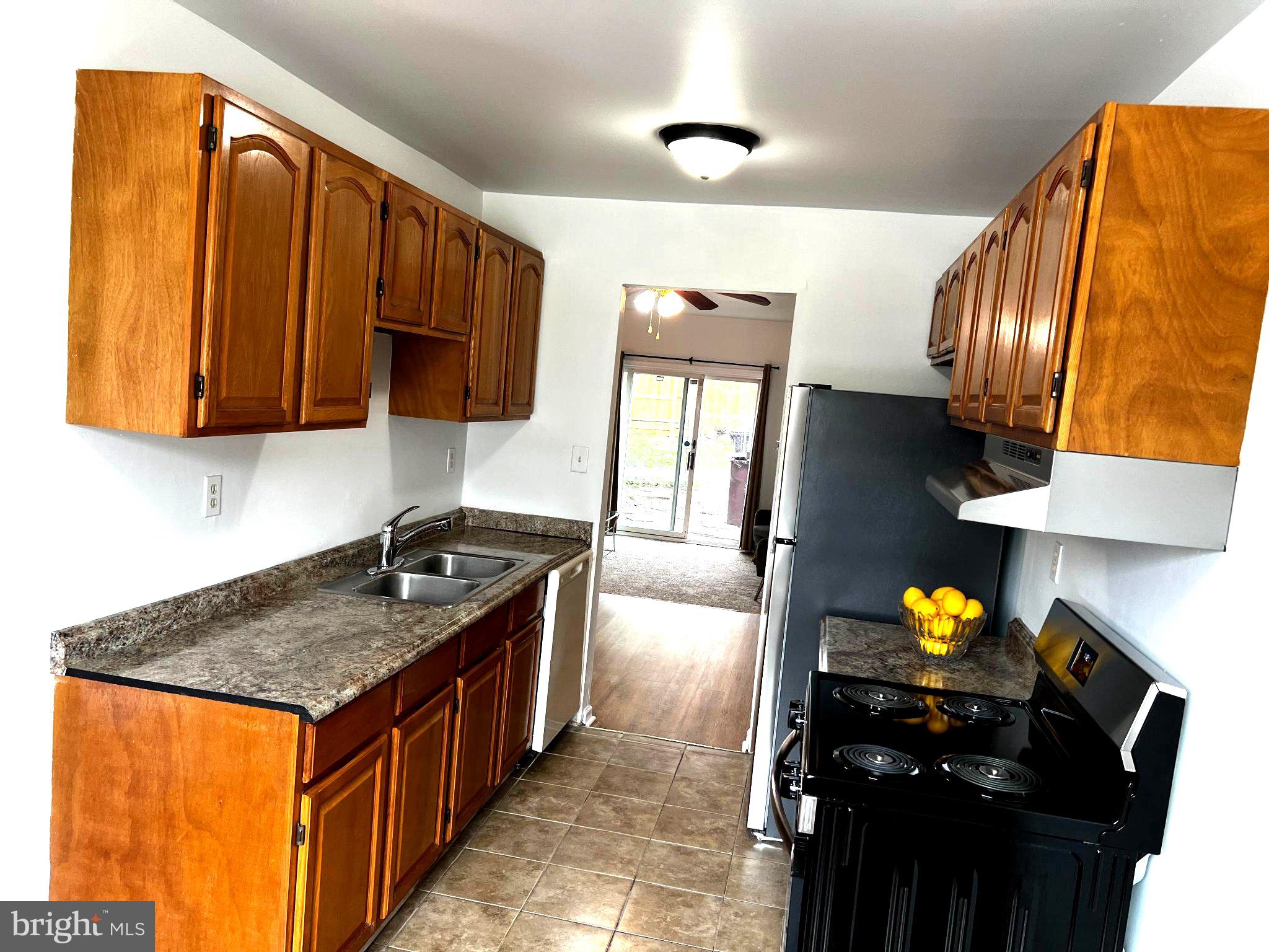 525 W 3RD STREET