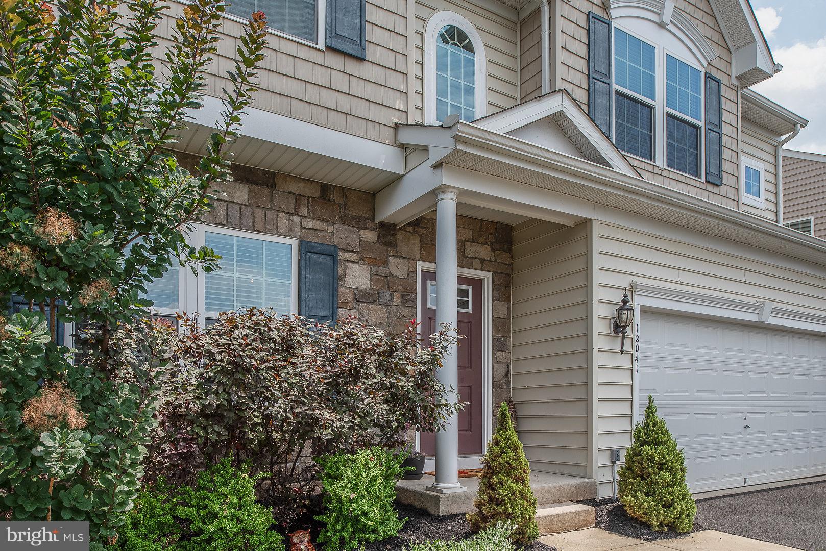 THREE FLAGS - Residential